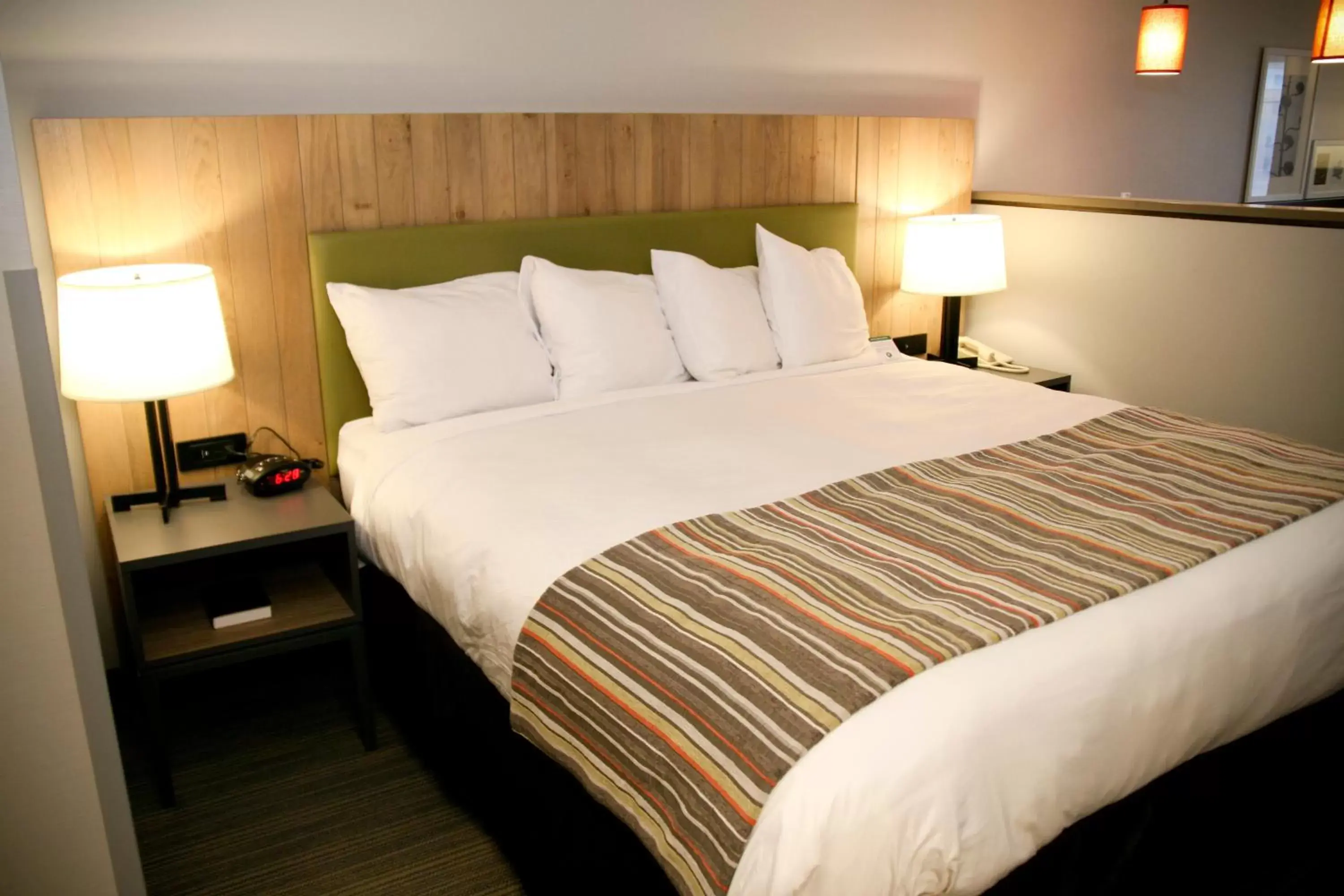 Bedroom, Bed in Country Inn & Suites by Radisson, Prineville, OR