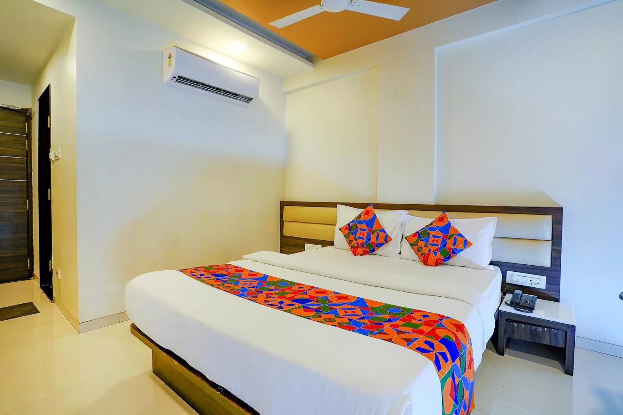 Photo of the whole room, Bed in FabHotel Ramjis Residency