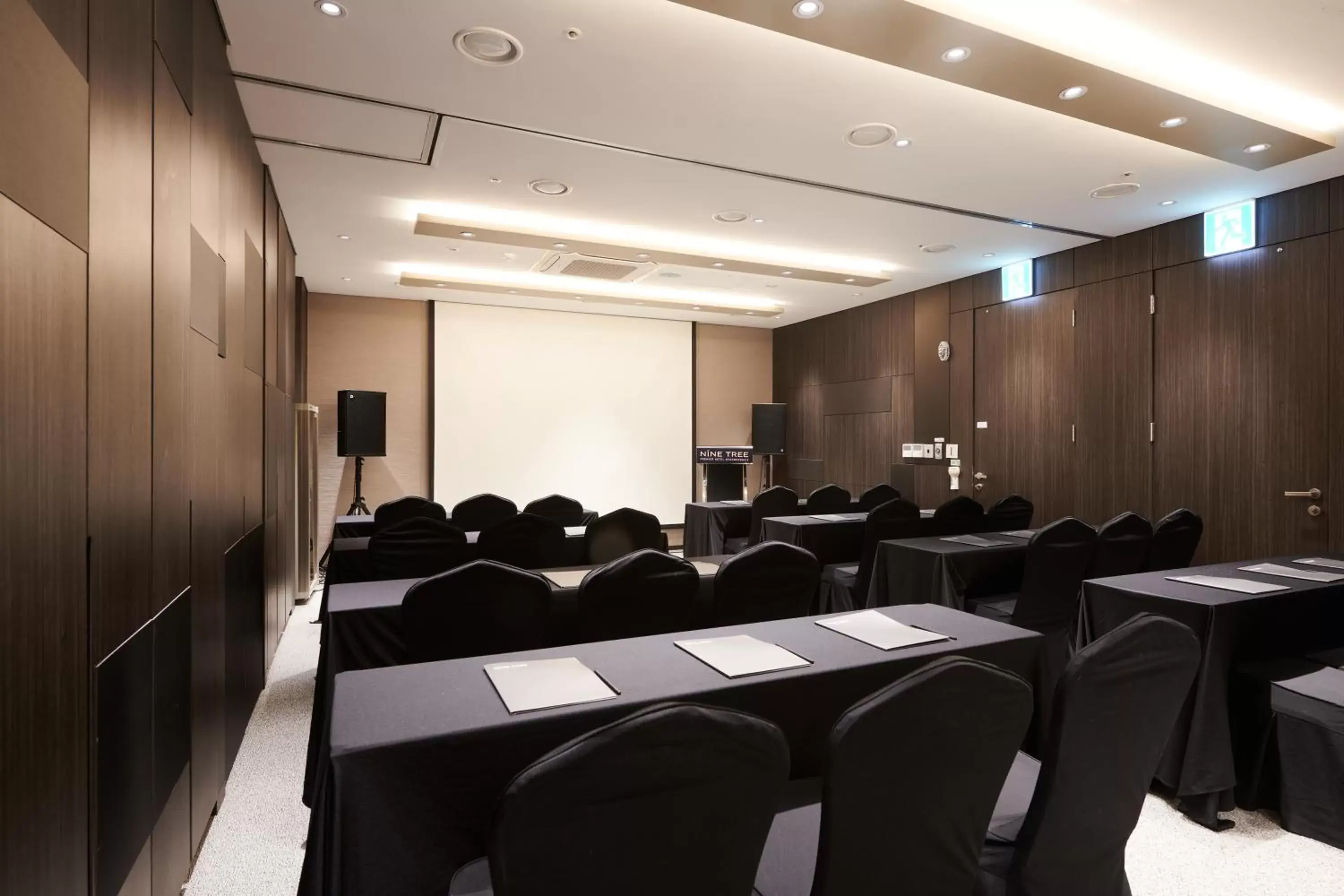 Meeting/conference room in Nine Tree Premier Hotel Myeongdong 2