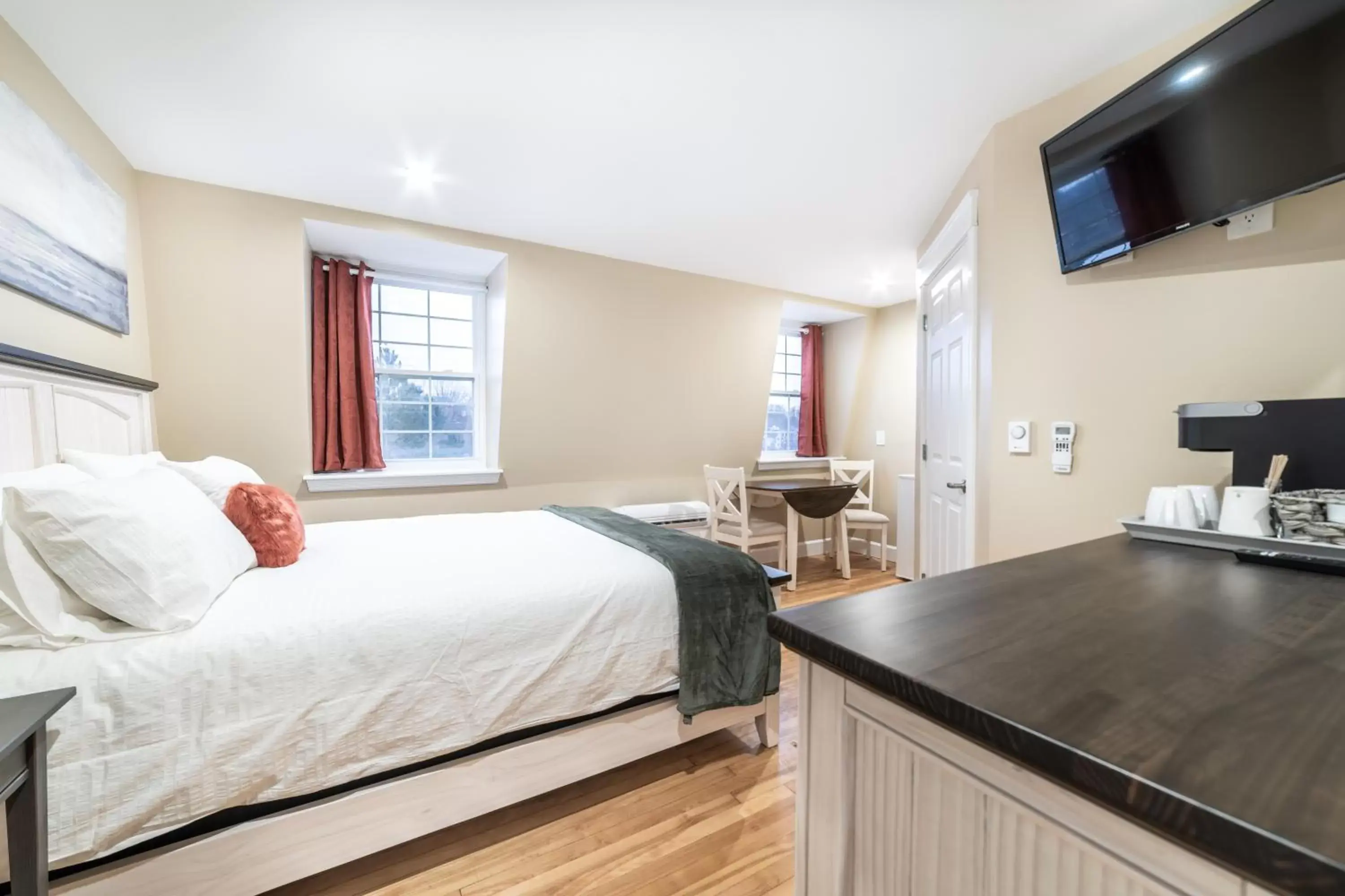 Bed in Riverside Inn Bed in Riverside Inn