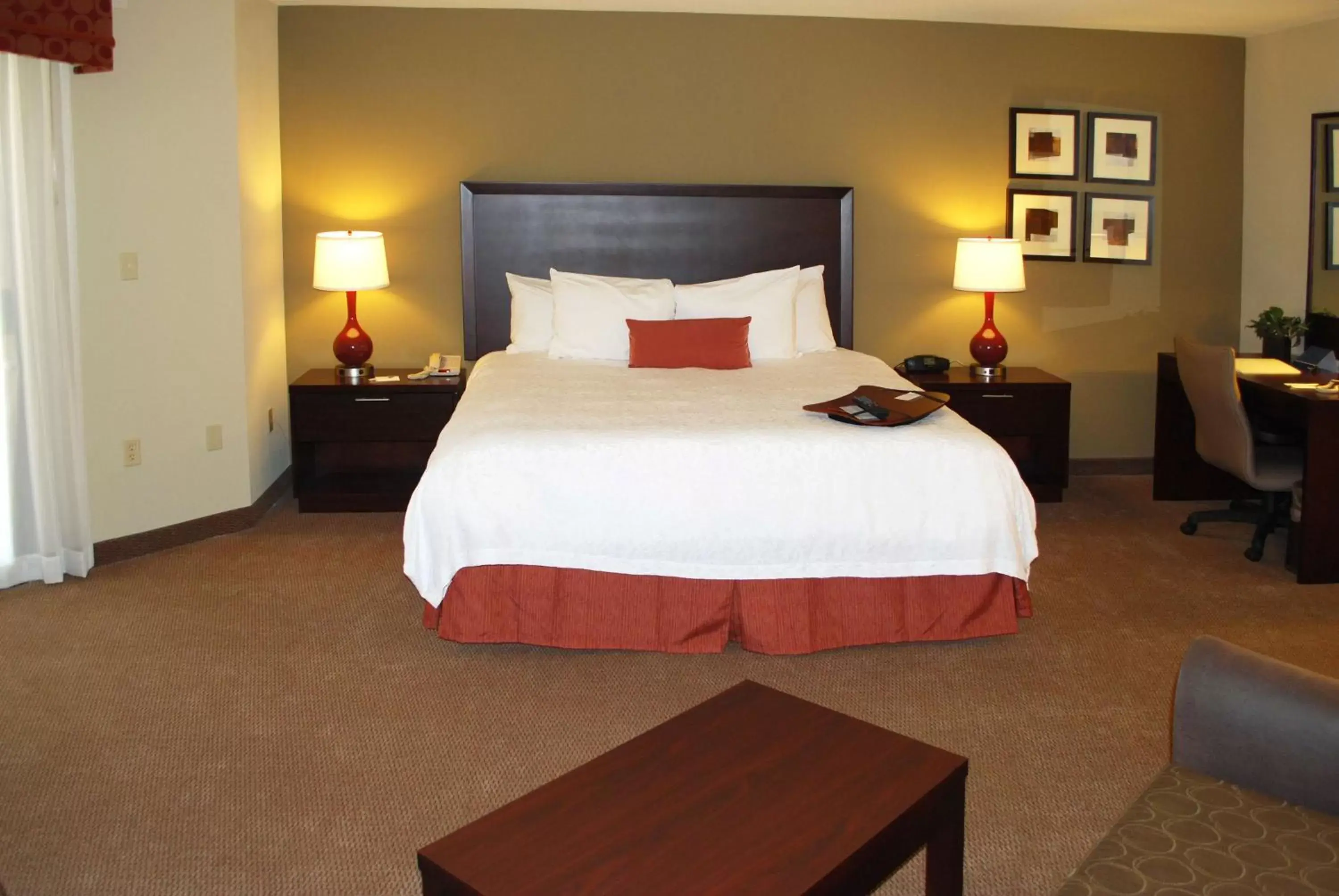 Bed in Hampton Inn & Suites Phoenix/Gilbert