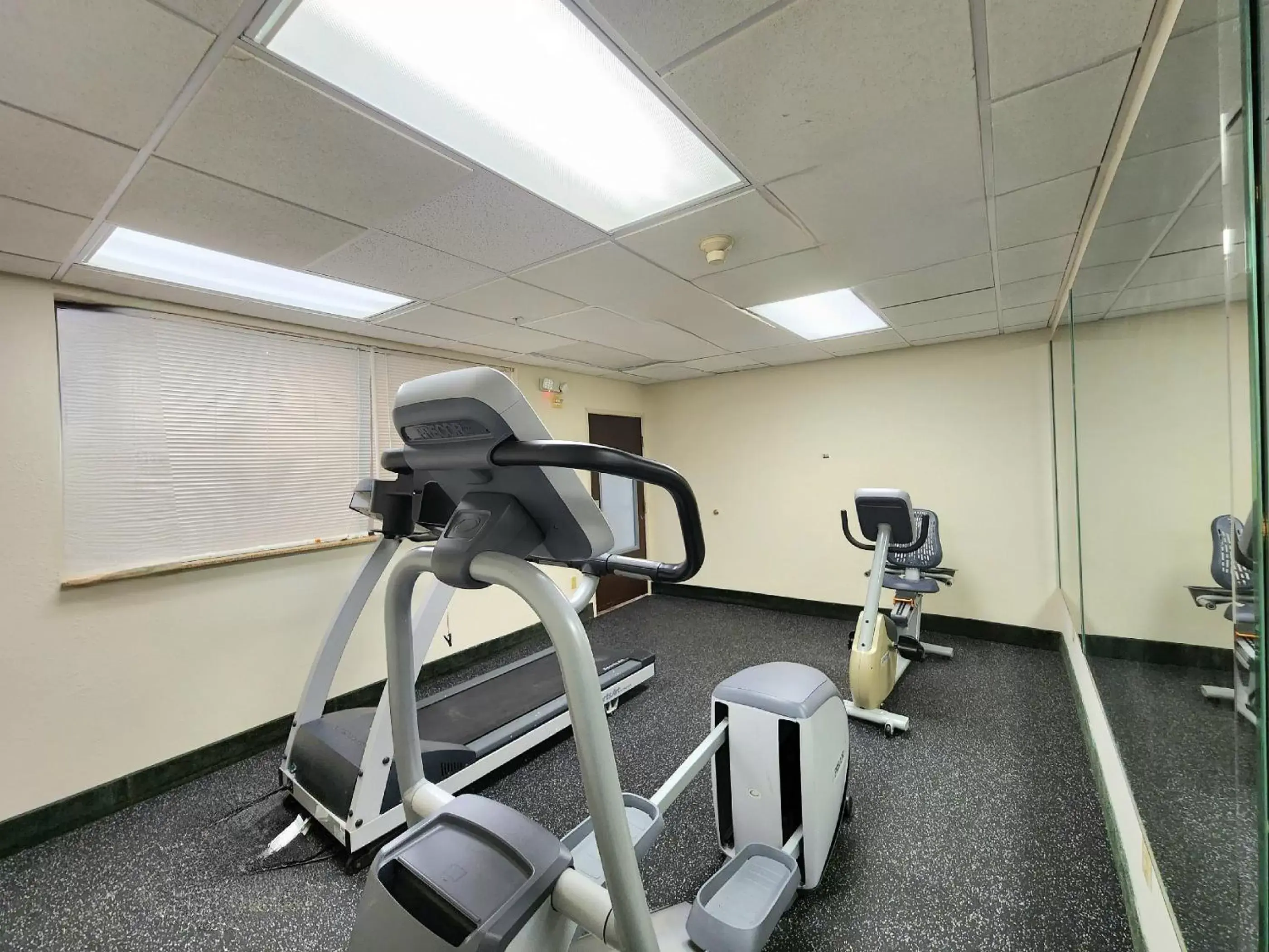 Fitness centre/facilities, Fitness Center/Facilities in Days Inn & Suites by Wyndham Houston North/Aldine