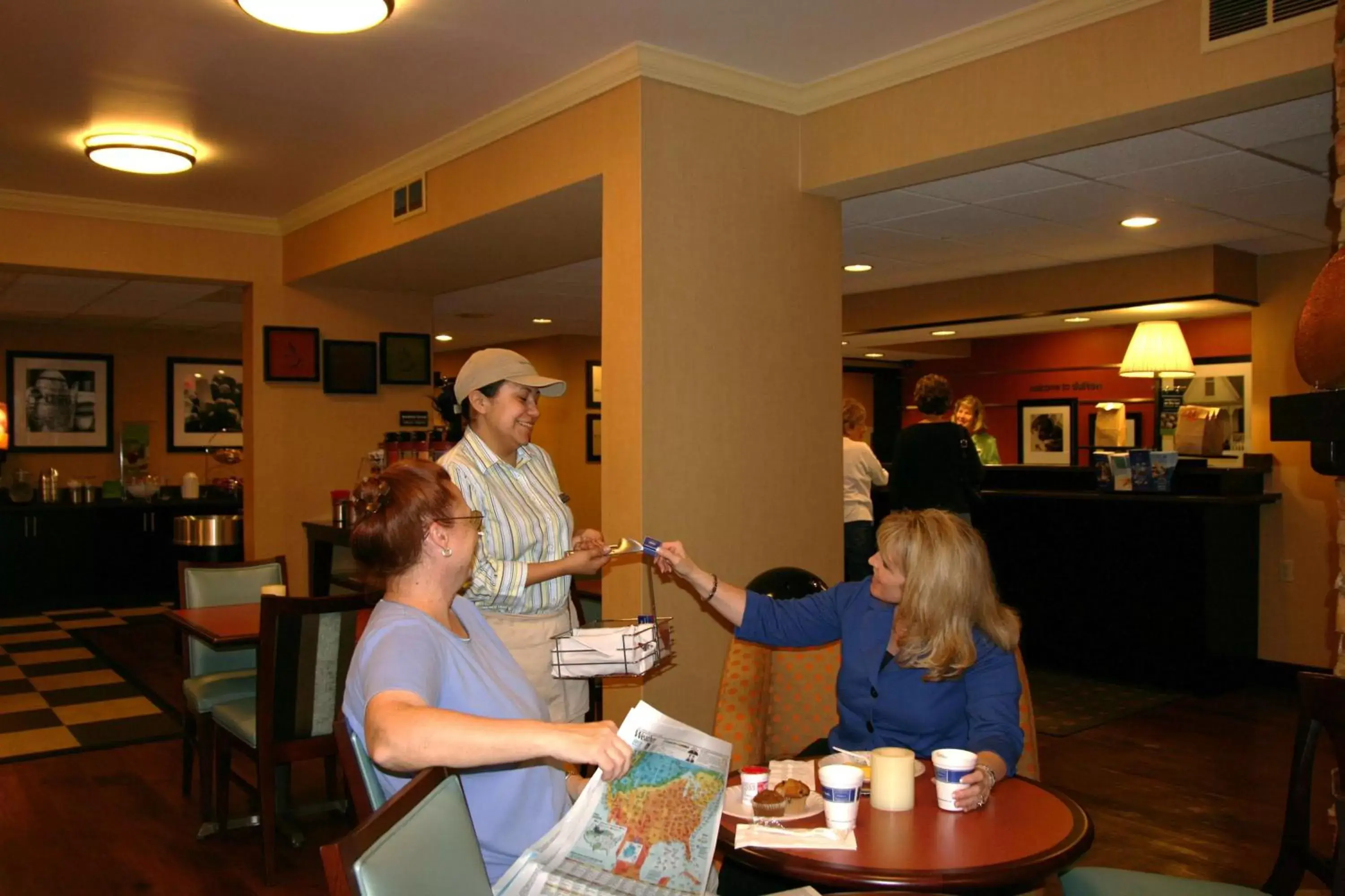 Dining area in Hampton Inn Dalton