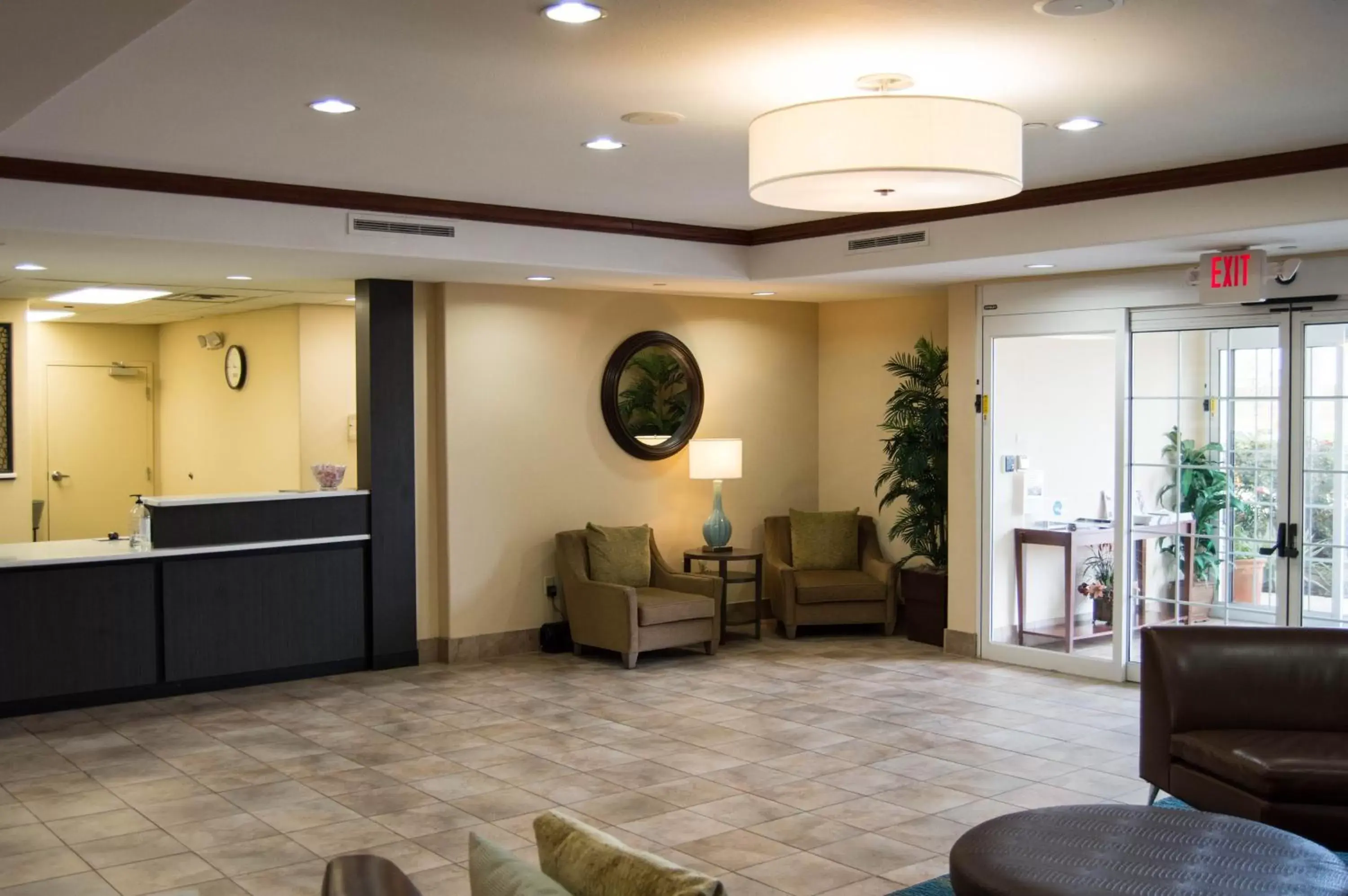 Property building, Lobby/Reception in Candlewood Victoria, an IHG Hotel