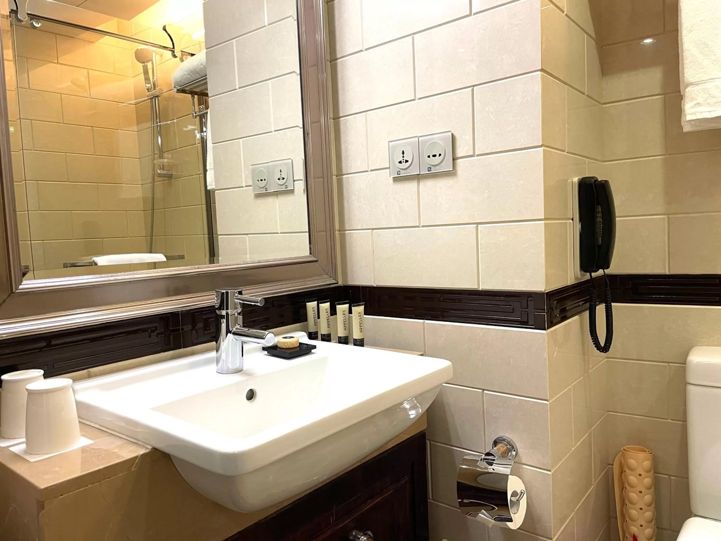 Paramount Gallery Hotel