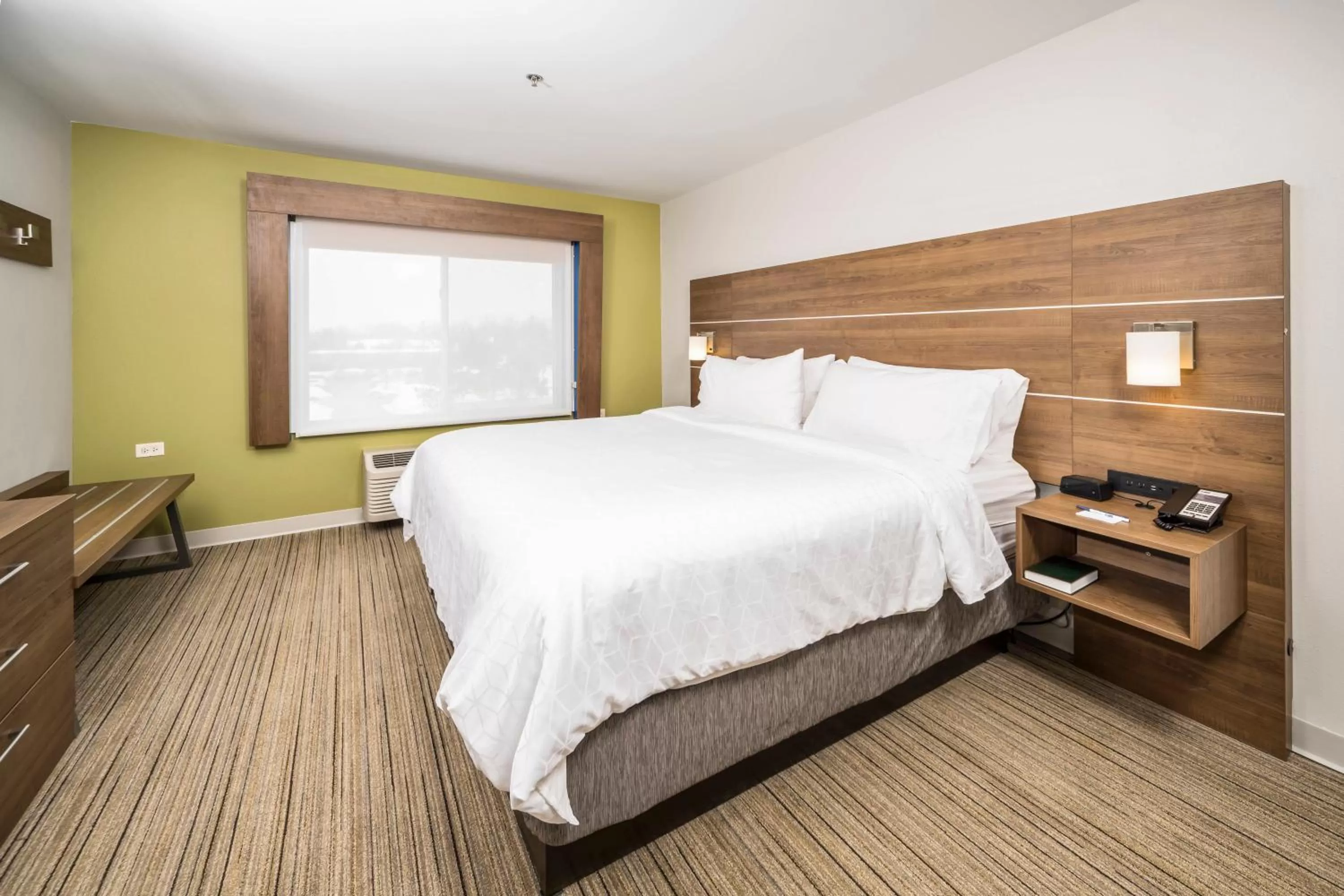 Photo of the whole room, Bed in Holiday Inn Express Indianapolis South by IHG