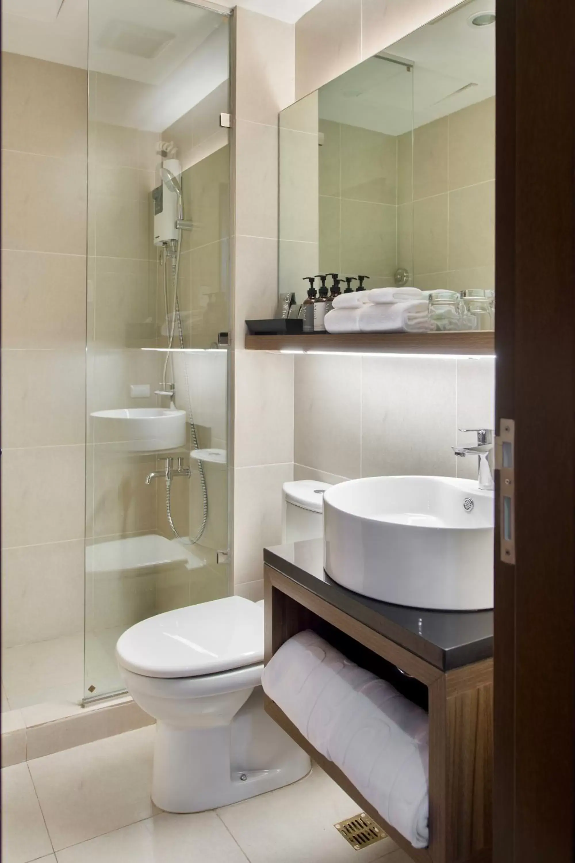 Shower, Bathroom in The Sphere Serviced Residences Managed by HII