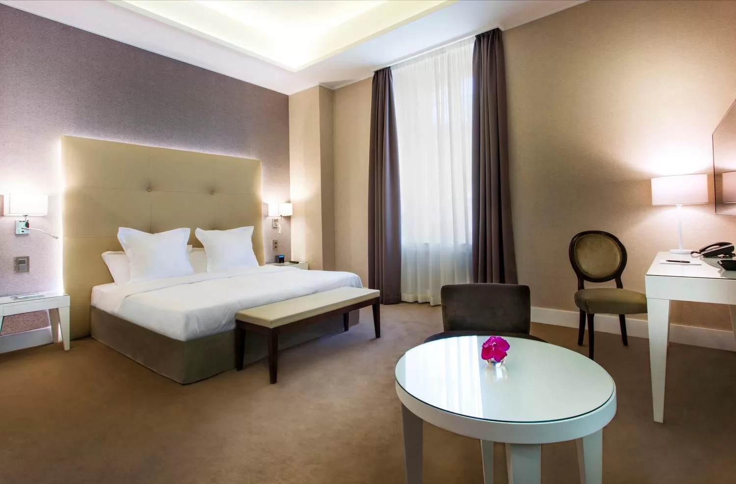 Photo of the whole room, Bed in Château de Bonmont