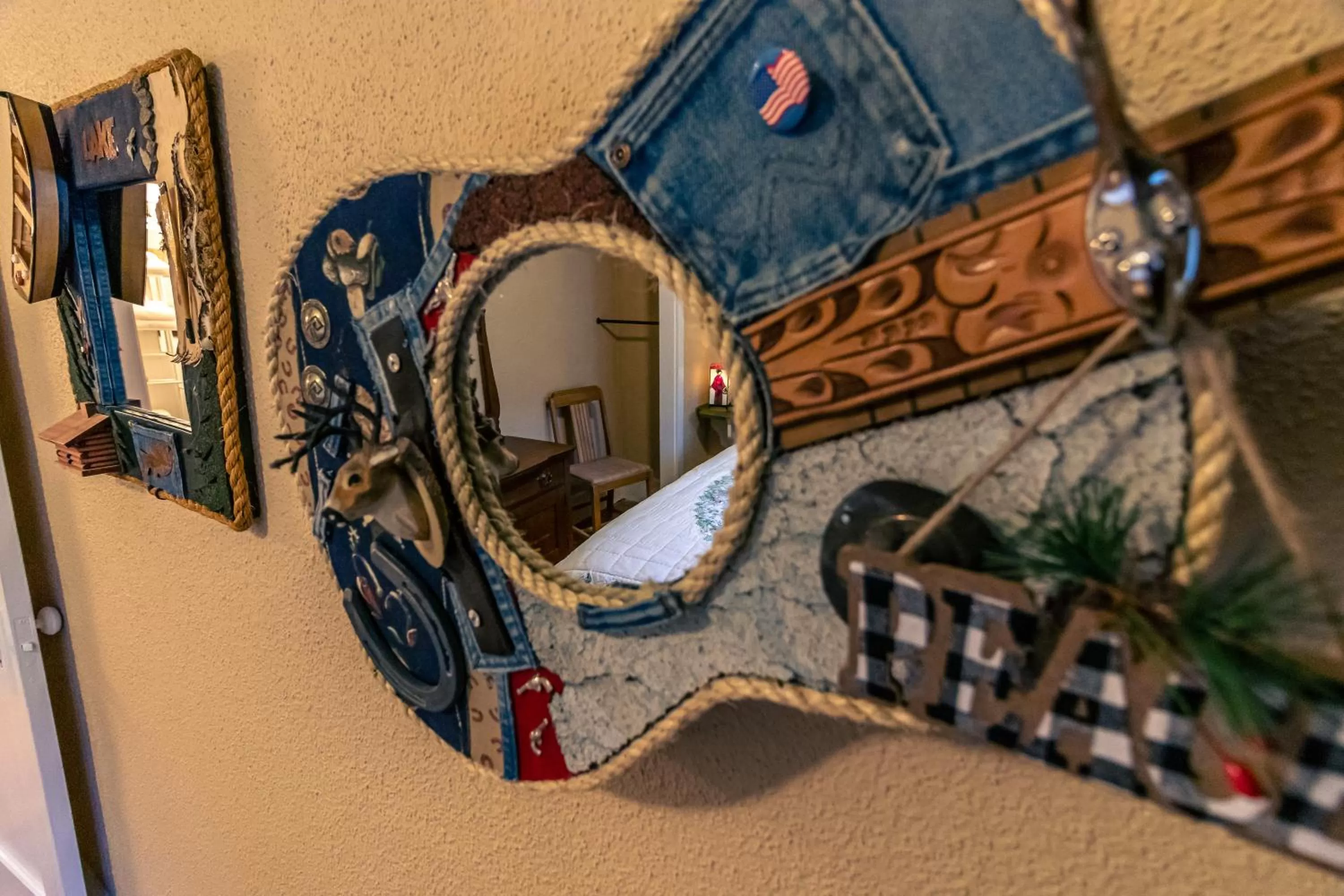 Decorative detail in 1899 Inn