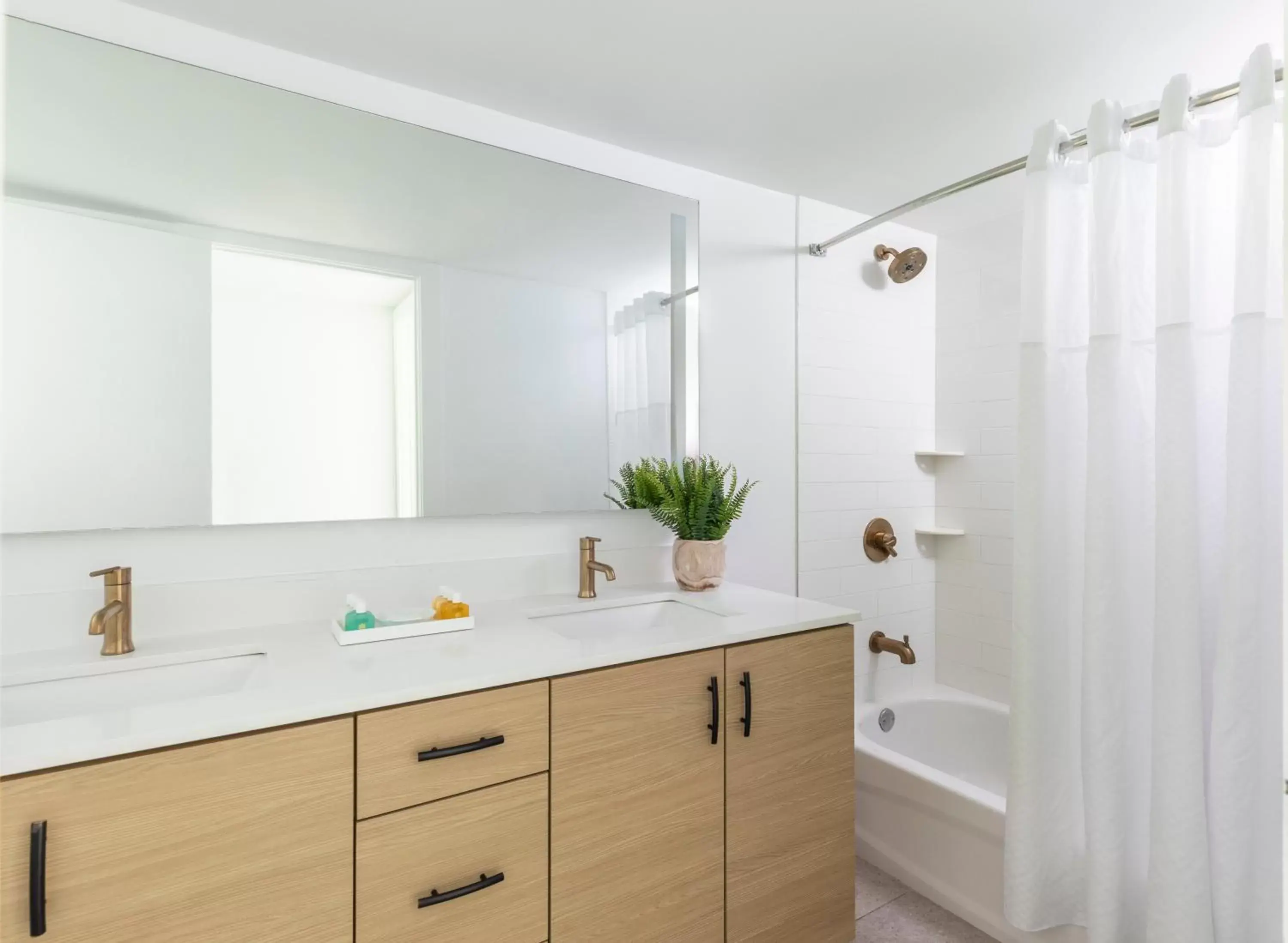 Bathroom in La Siesta Resort & Villas