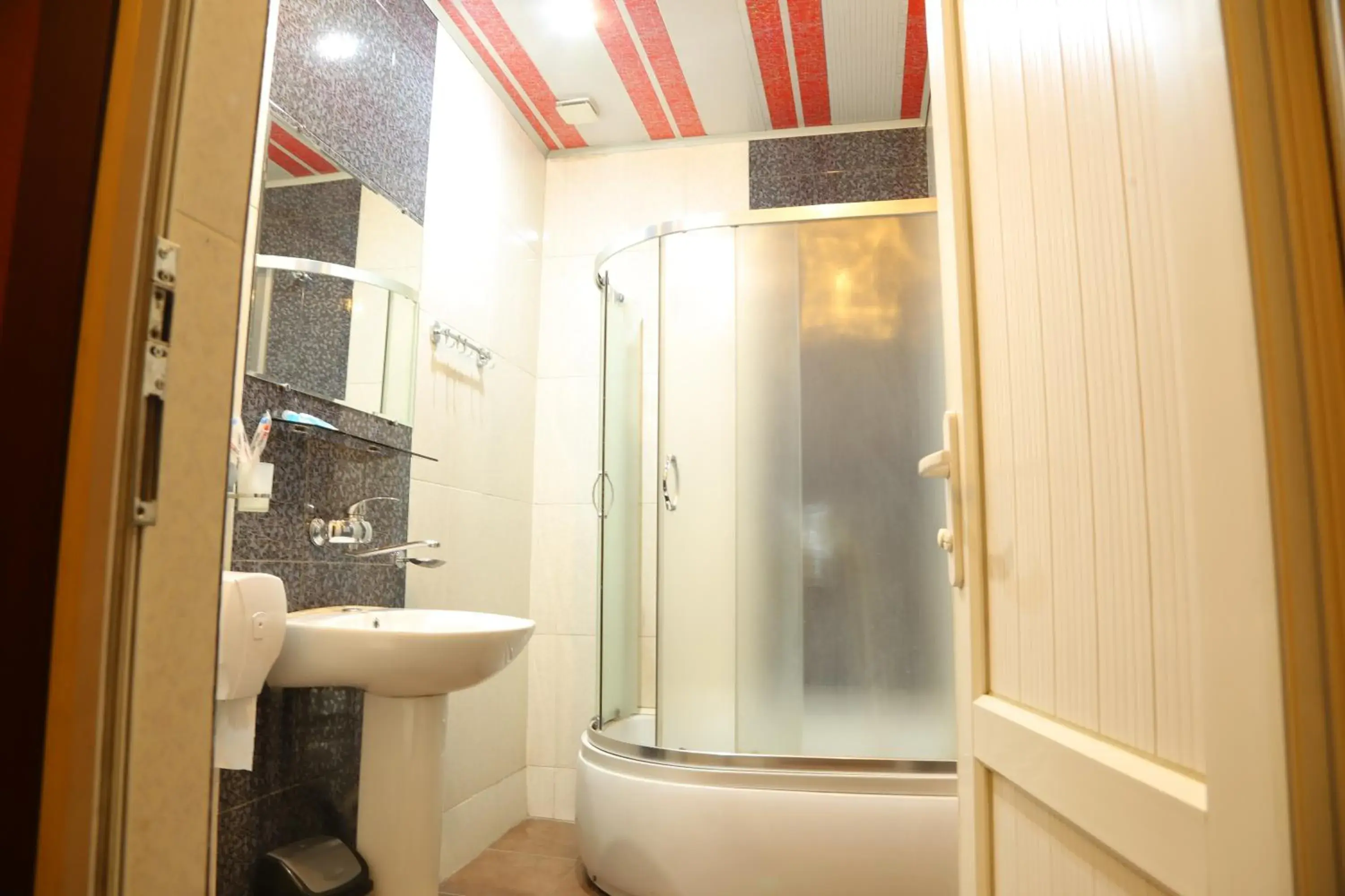 Bathroom in Dkd-bridge Hotel