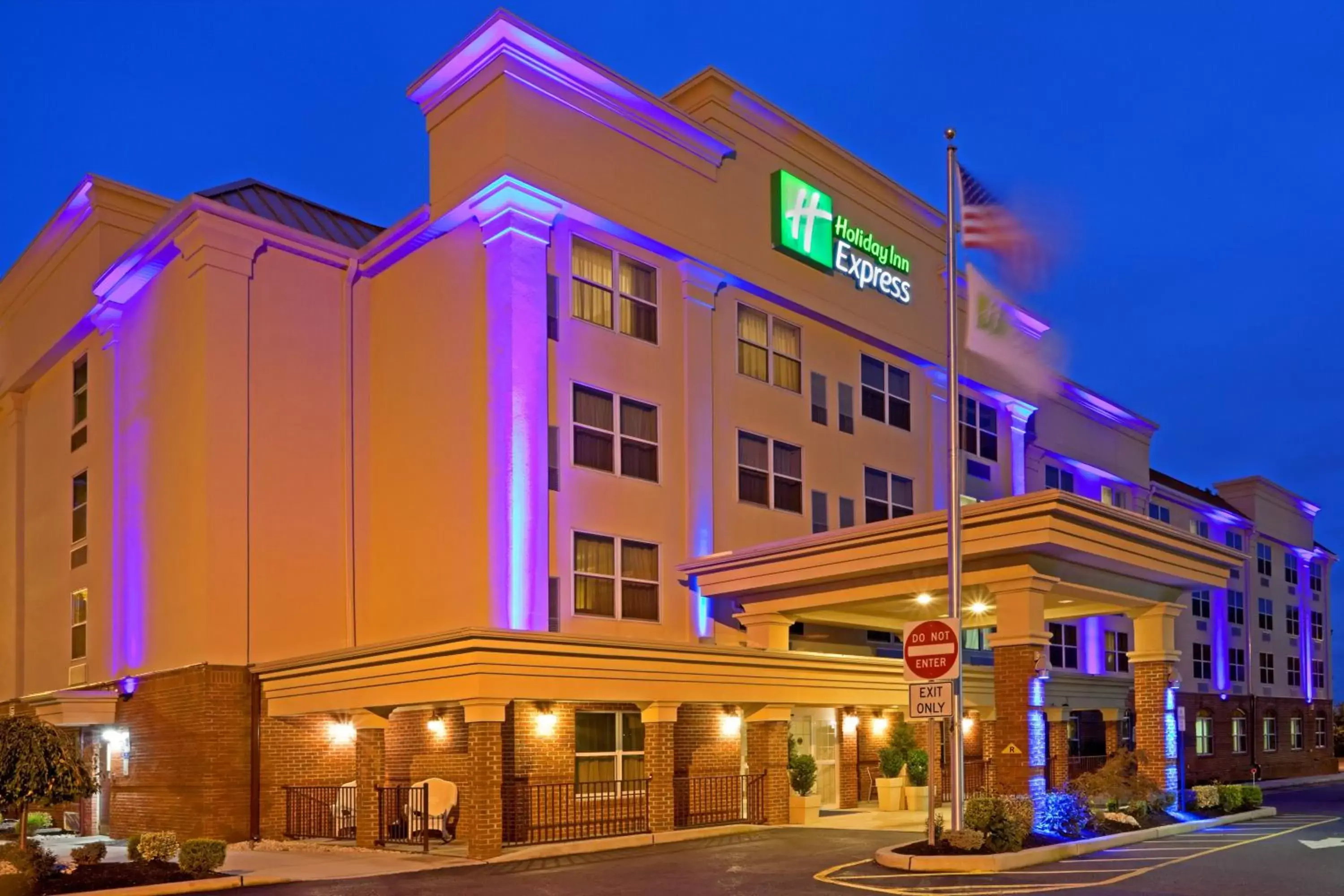 Property building in Holiday Inn Express Woodbridge by IHG Property building in Holiday Inn Express Woodbridge by IHG