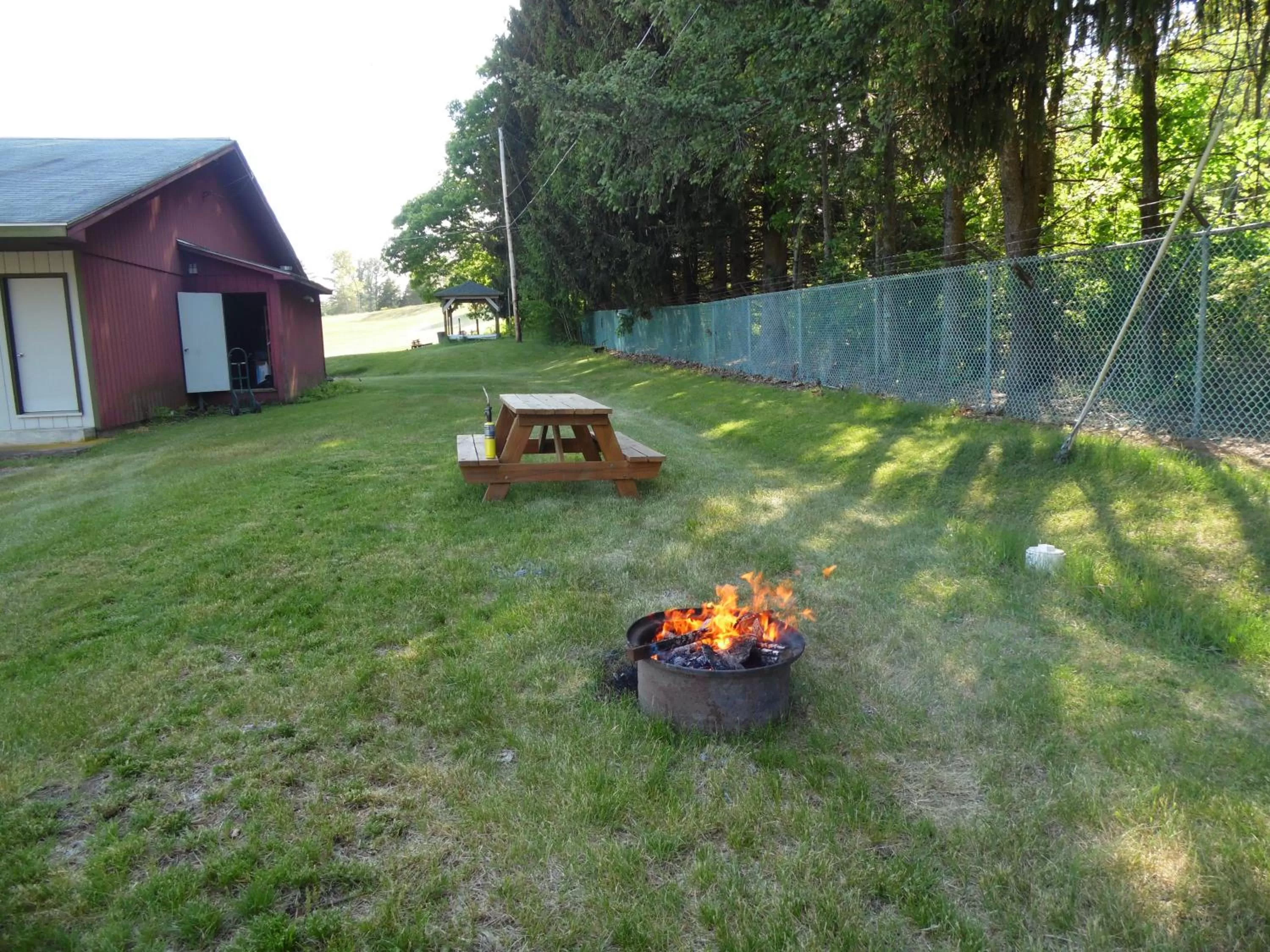 BBQ facilities in Glenwood Inn - Stroudsburg