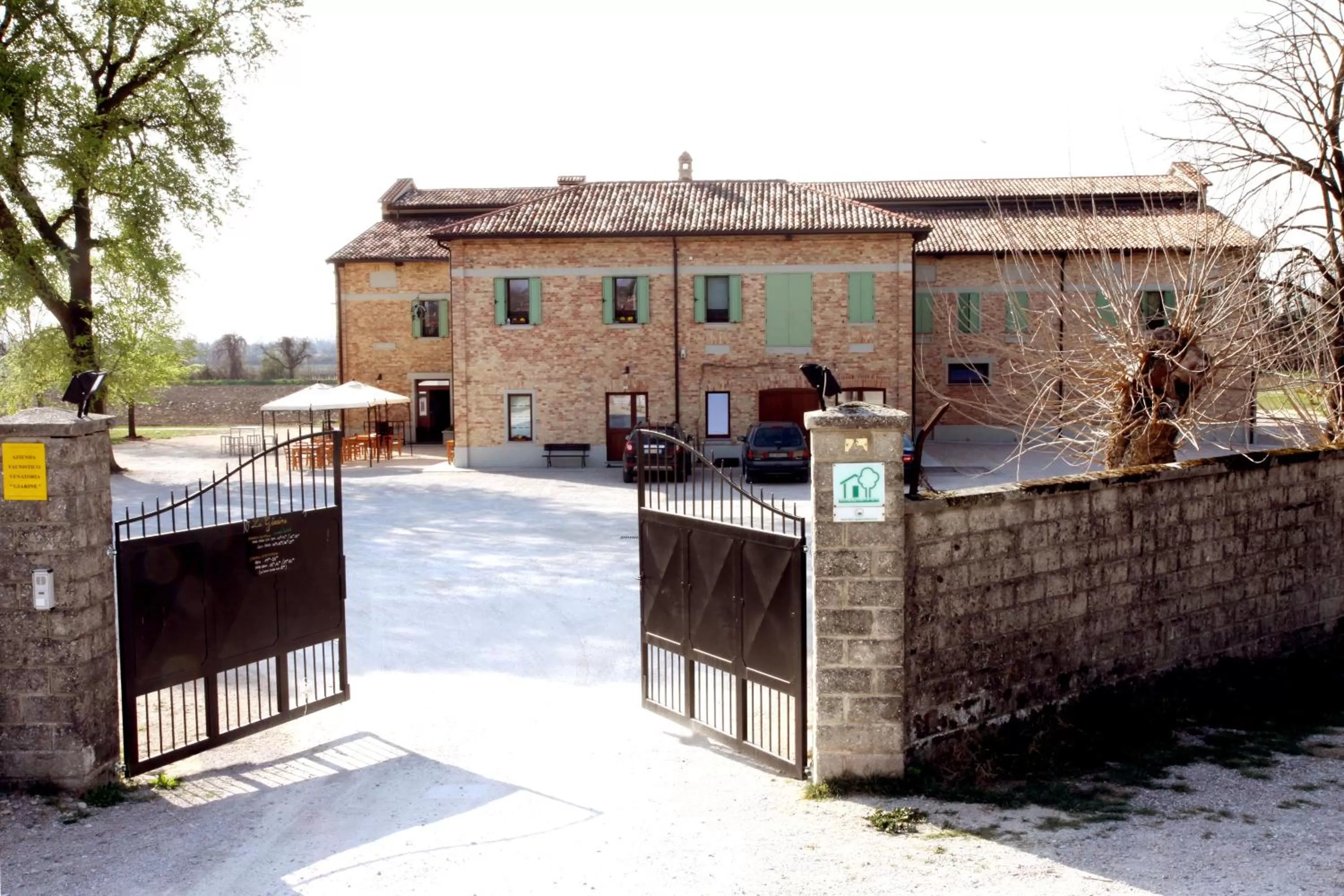 Facade/entrance in Agriturismo Le Giarine