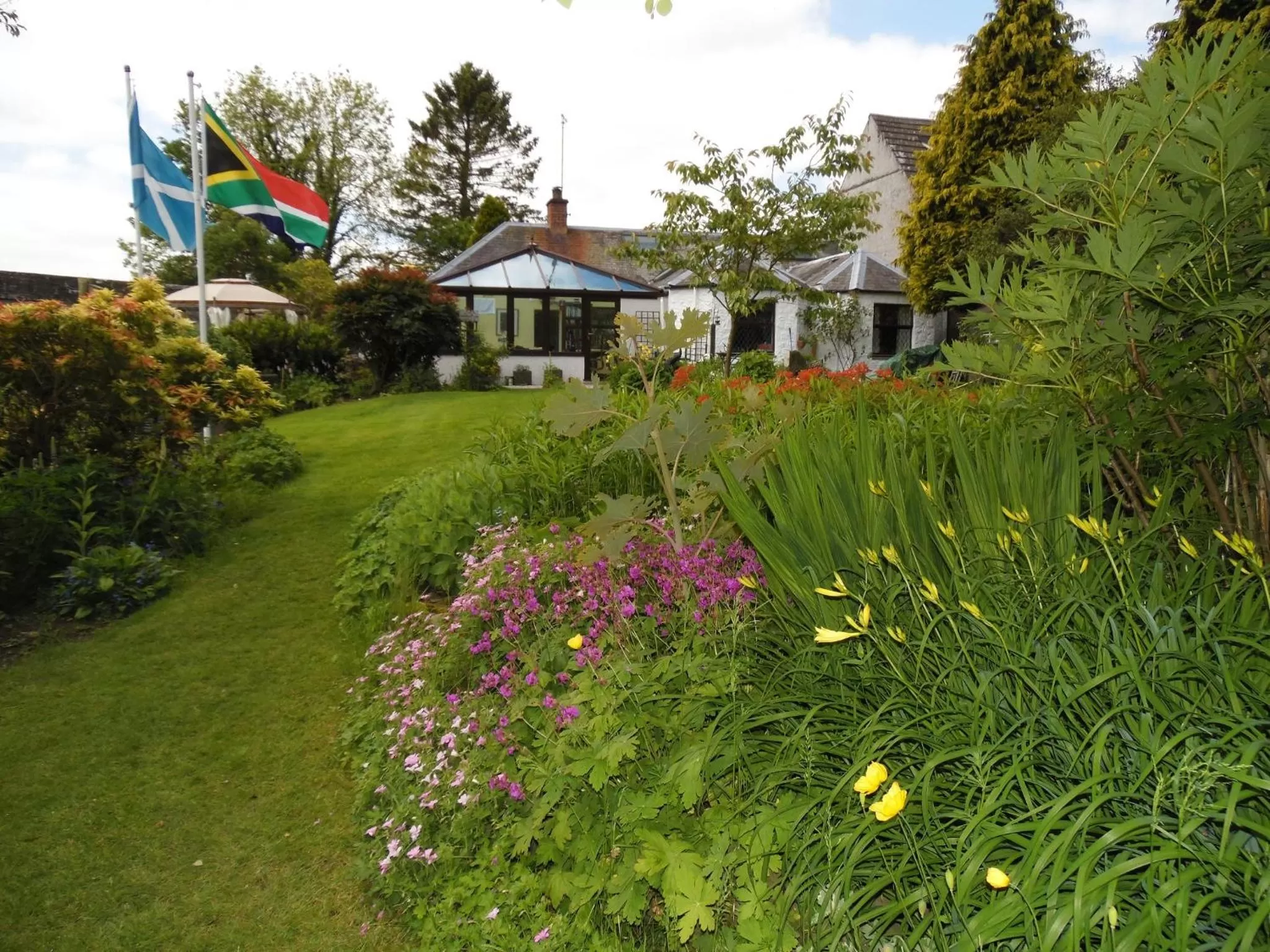 Garden, Property Building in The Haven B&B