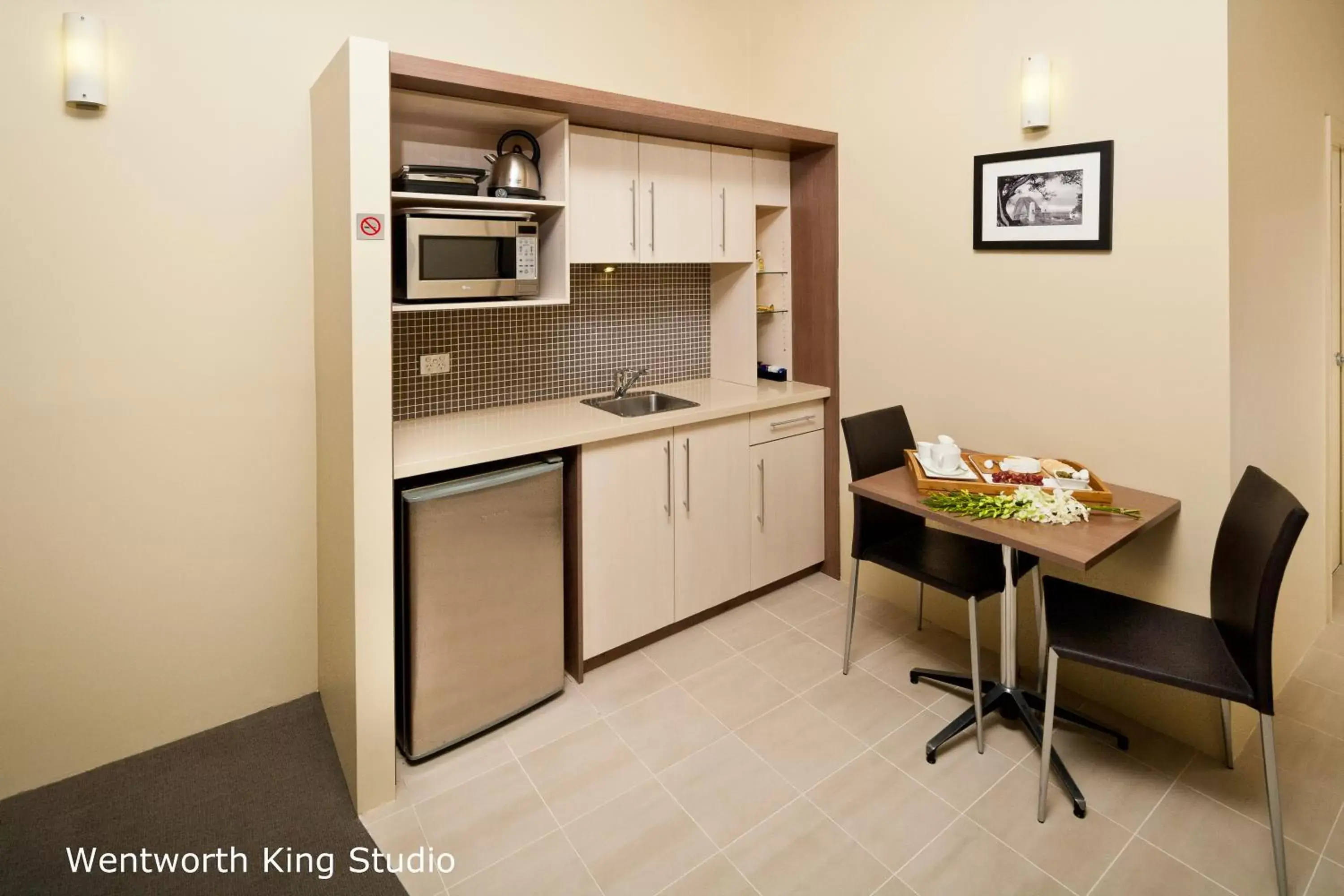 Dining area, Kitchen/Kitchenette in Best Western Plus Hotel Stellar