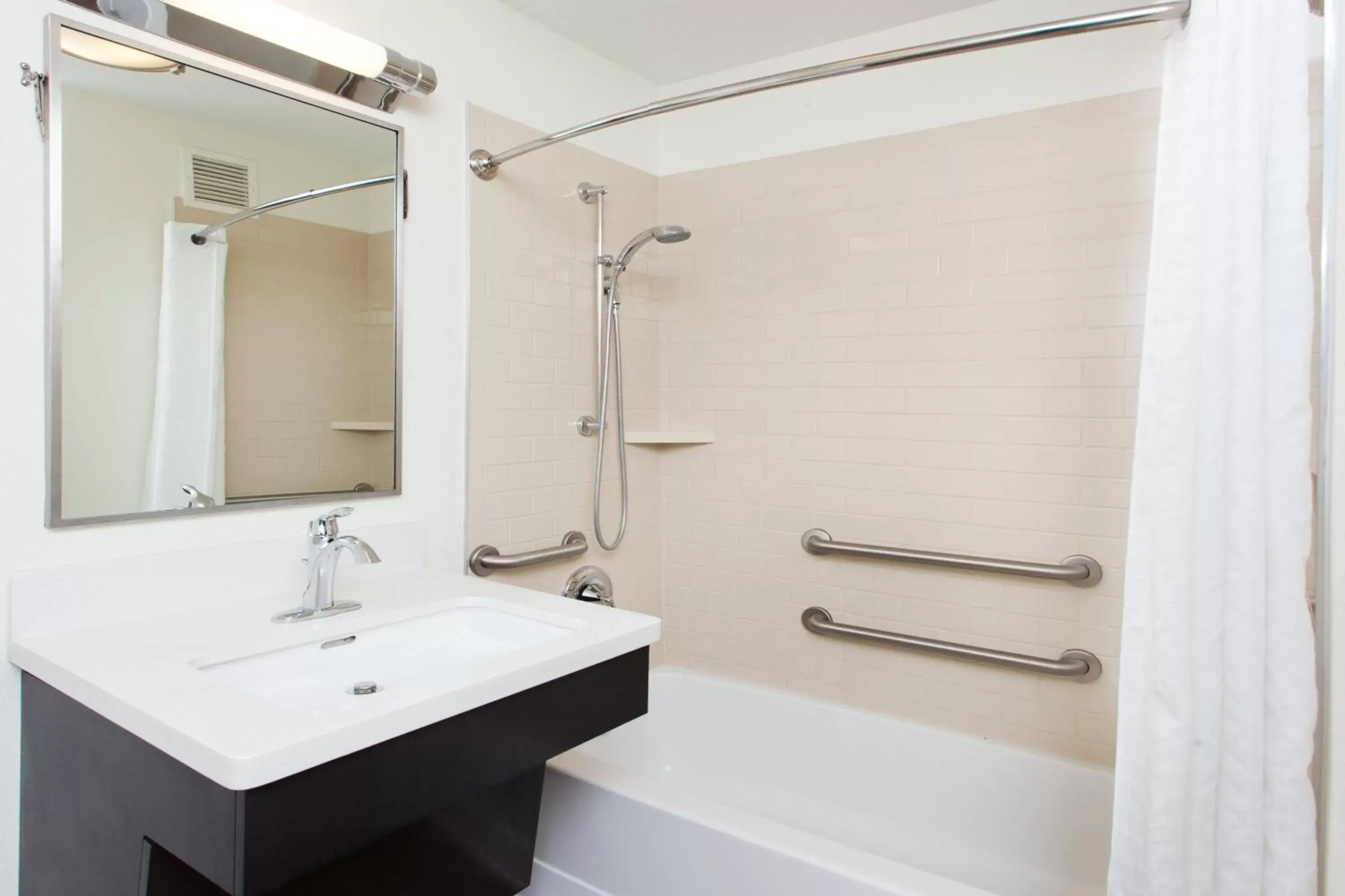 Bathroom in Sonesta Simply Suites Philadelphia Willow Grove