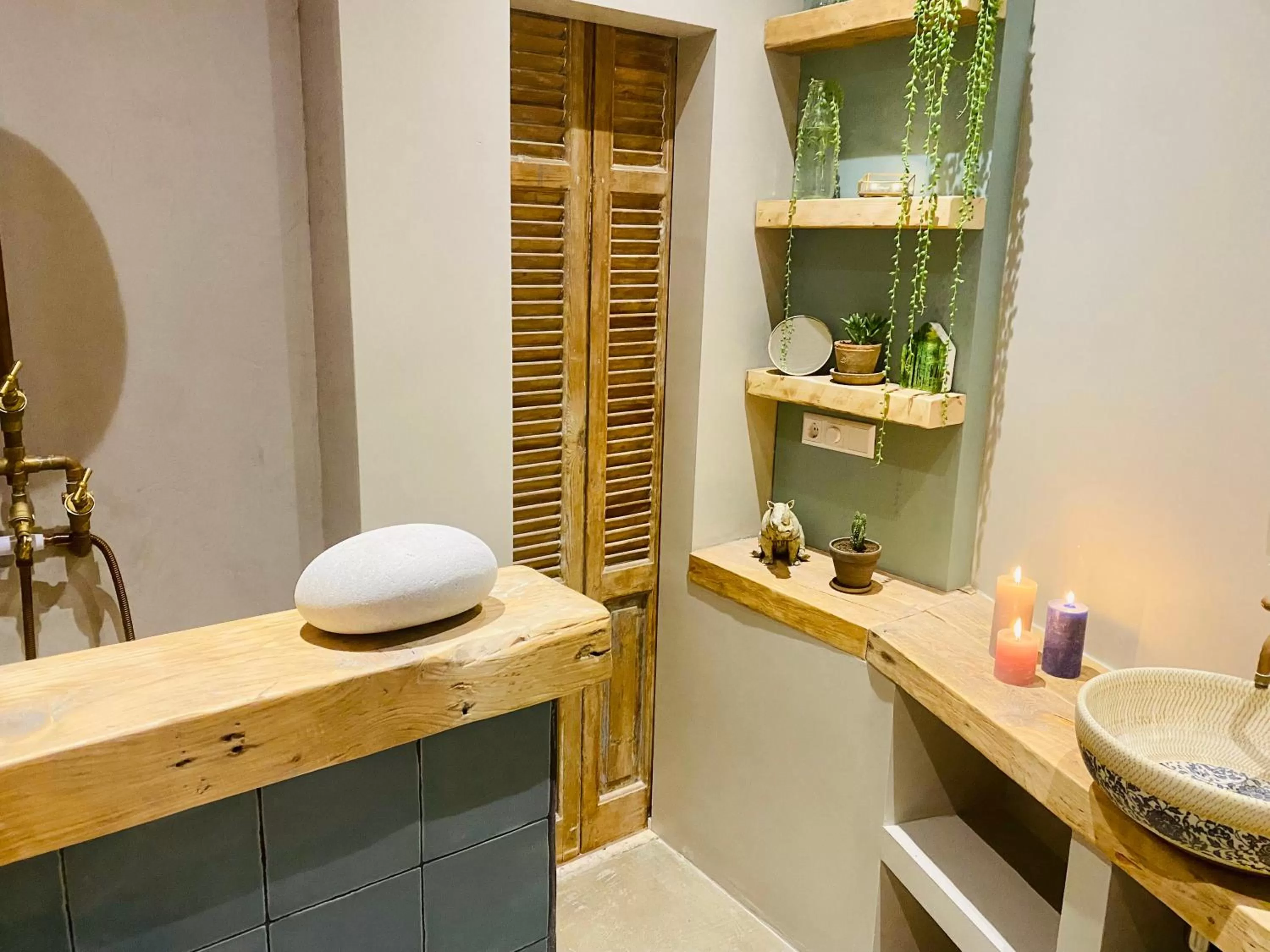 Bathroom in Tiny Beachhouse