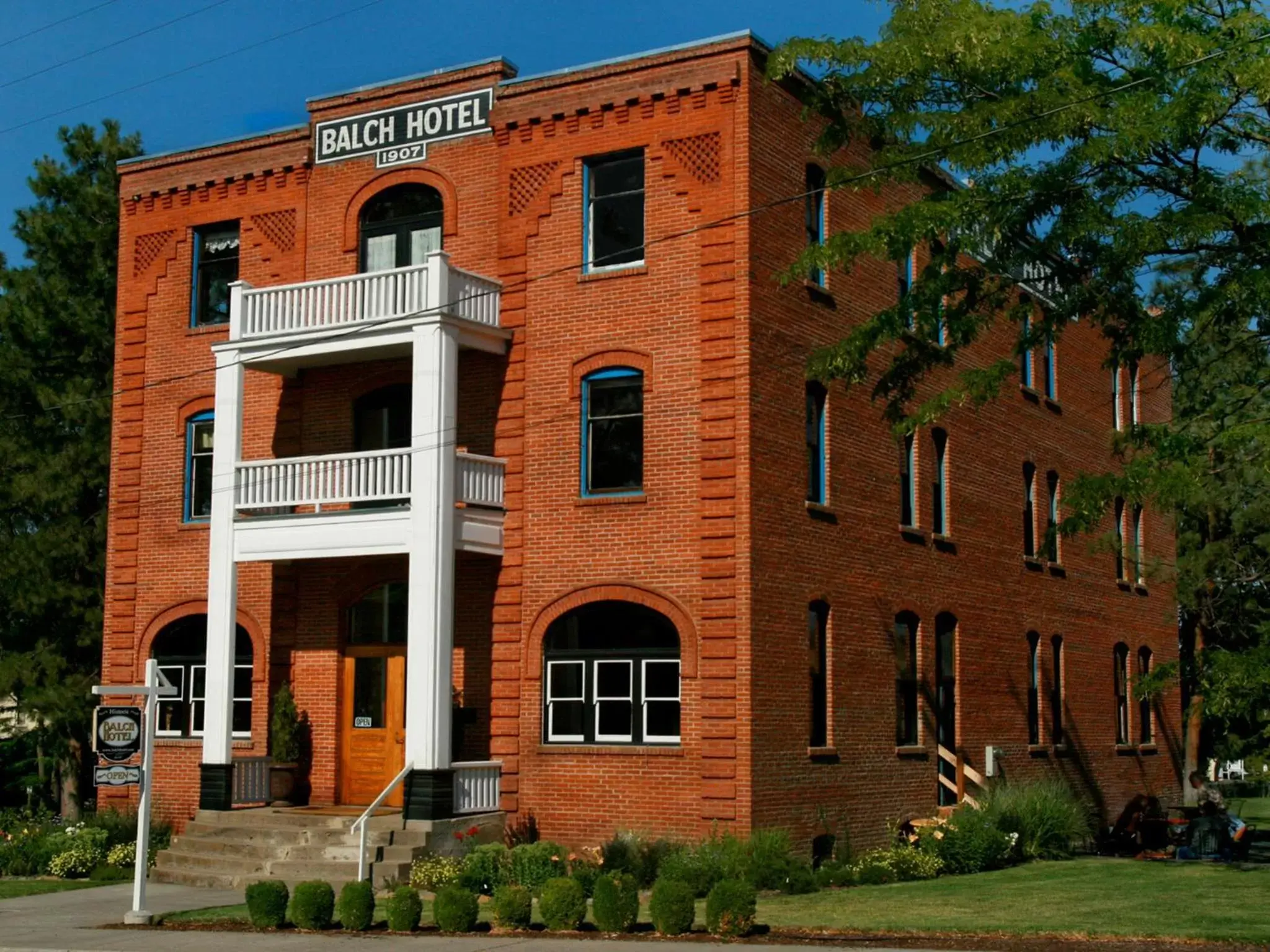 Facade/entrance, Property Building in Balch Hotel