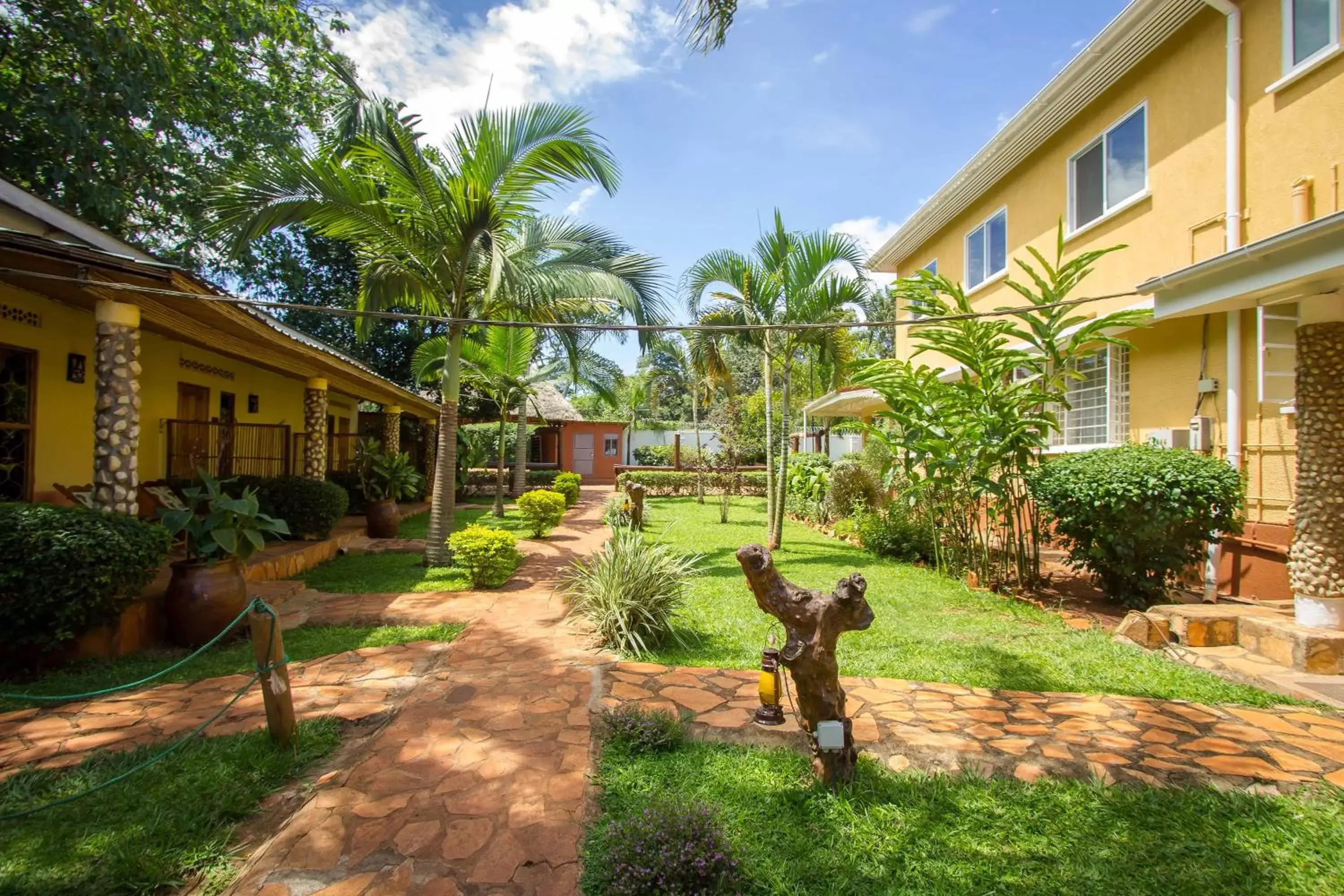 Garden, Property Building in 2 Friends Guest House