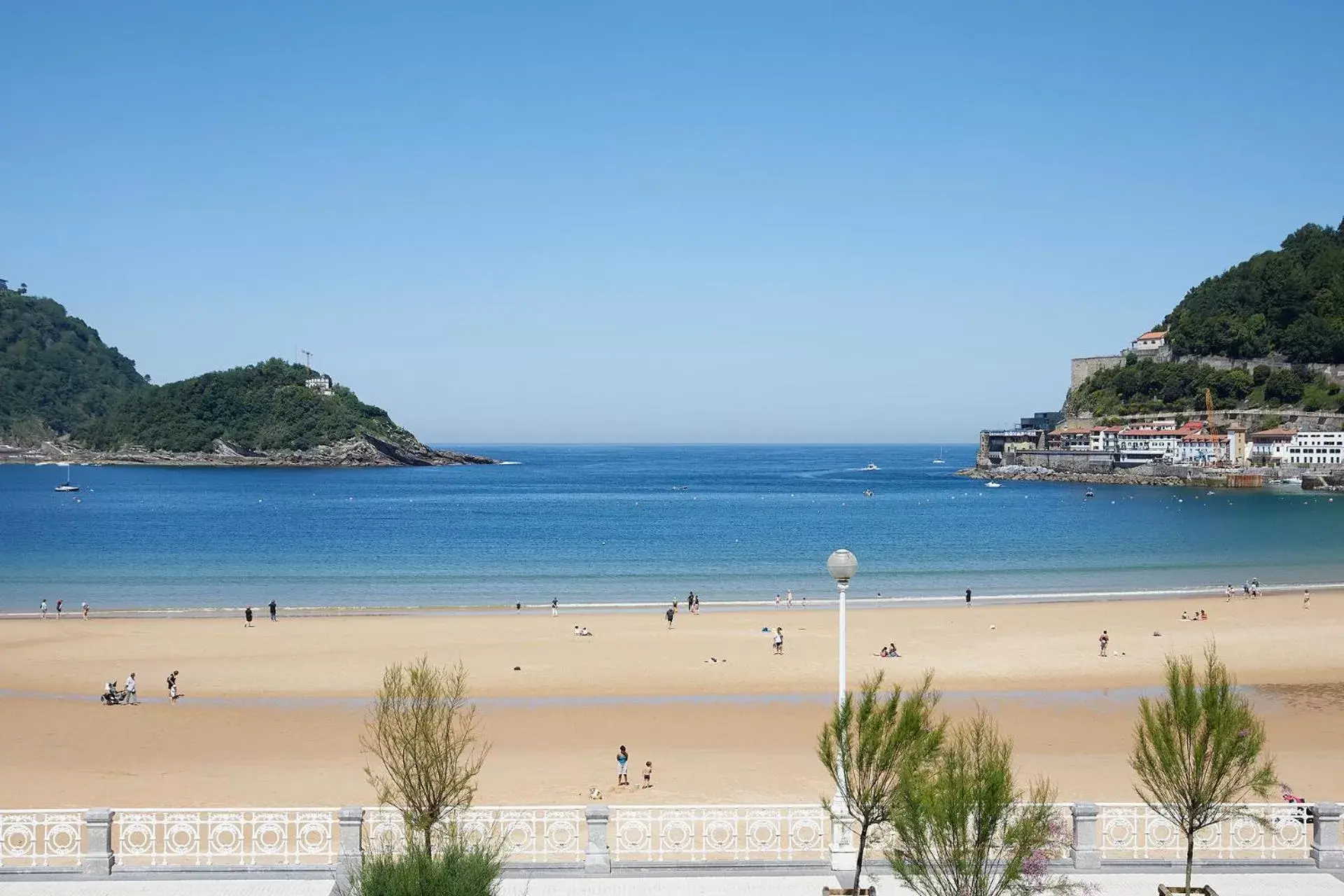 View (from property/room), Beach in Hotel de Londres y de Inglaterra