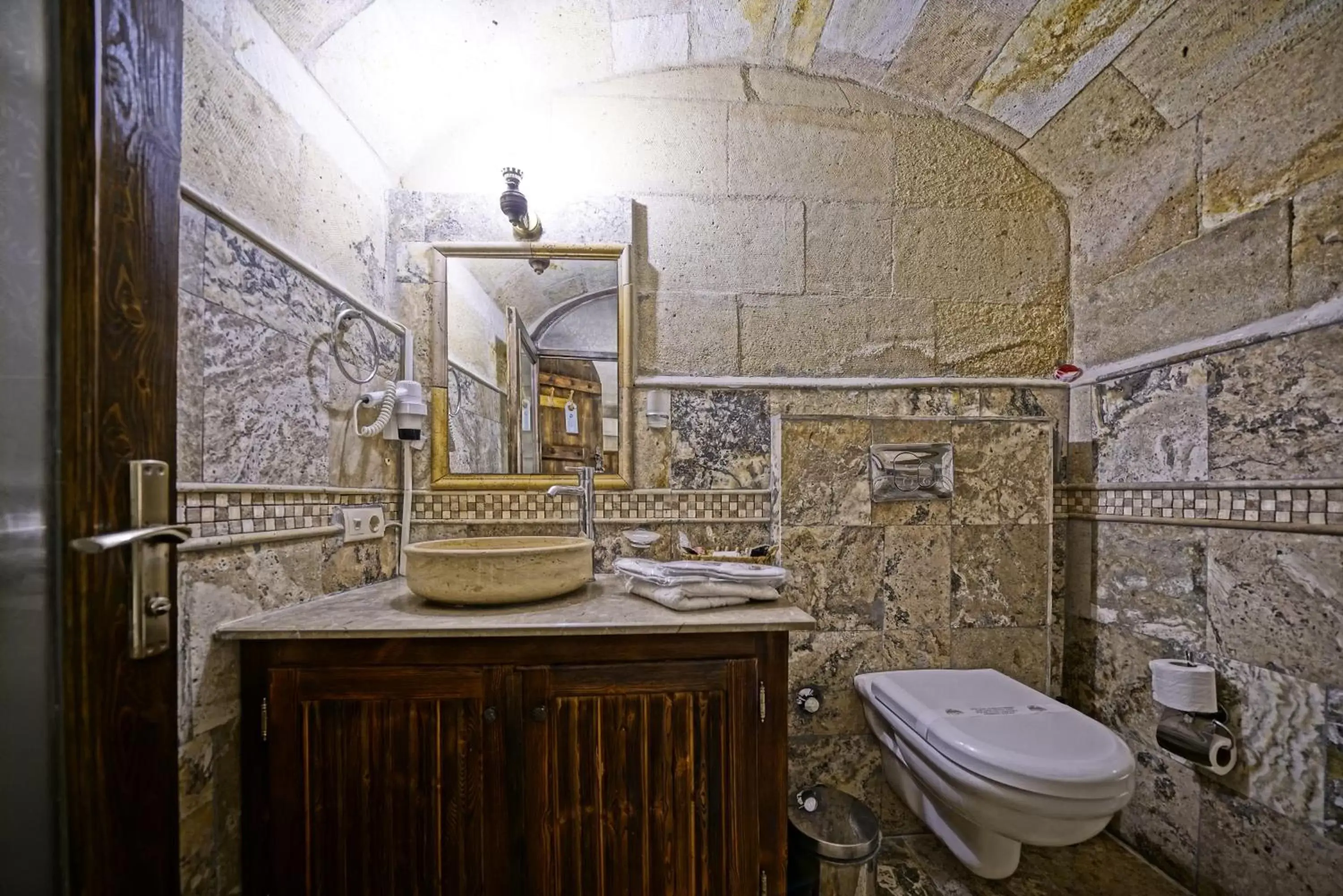 Bathroom in Maccan Cave Hotel