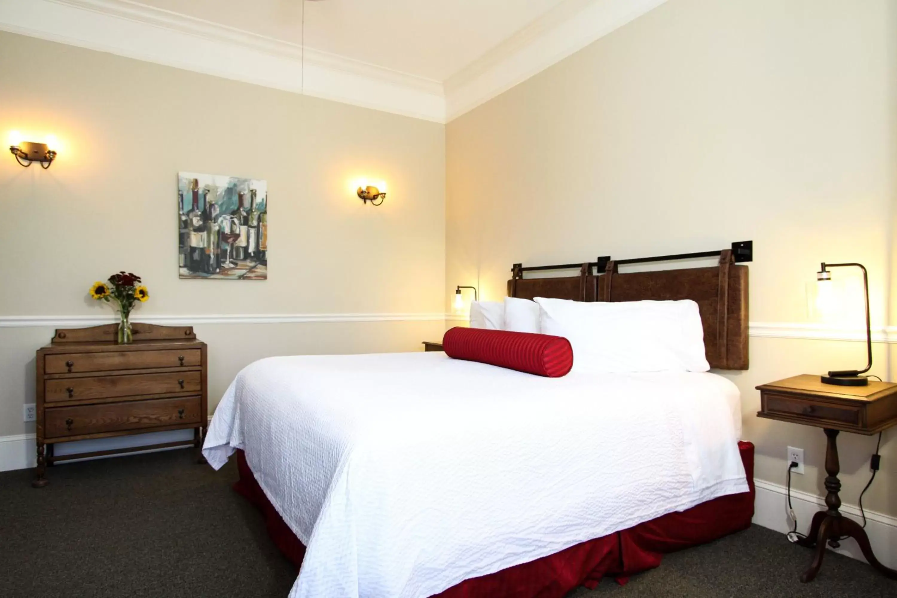 Superior King Room in The Inn at 161 Superior King Room in The Inn at 161