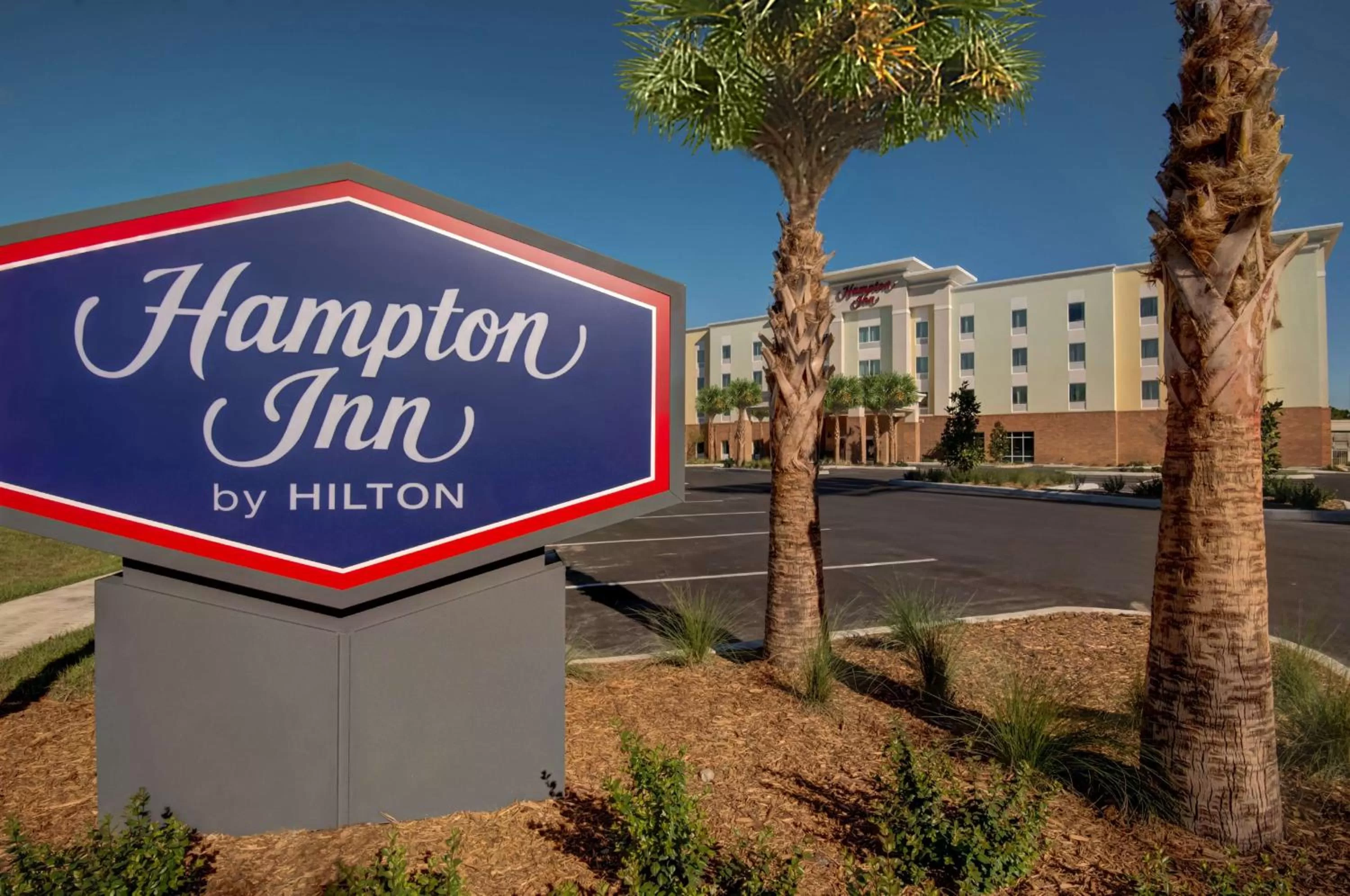 Property building in Hampton Inn Plant City