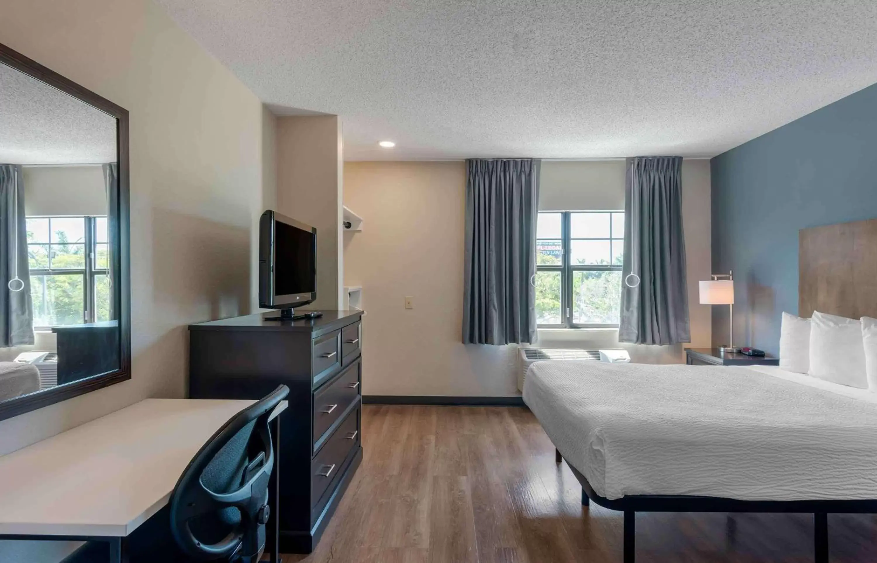 Bedroom, TV/Entertainment Center in Extended Stay America Suites - San Francisco - San Mateo - SFO