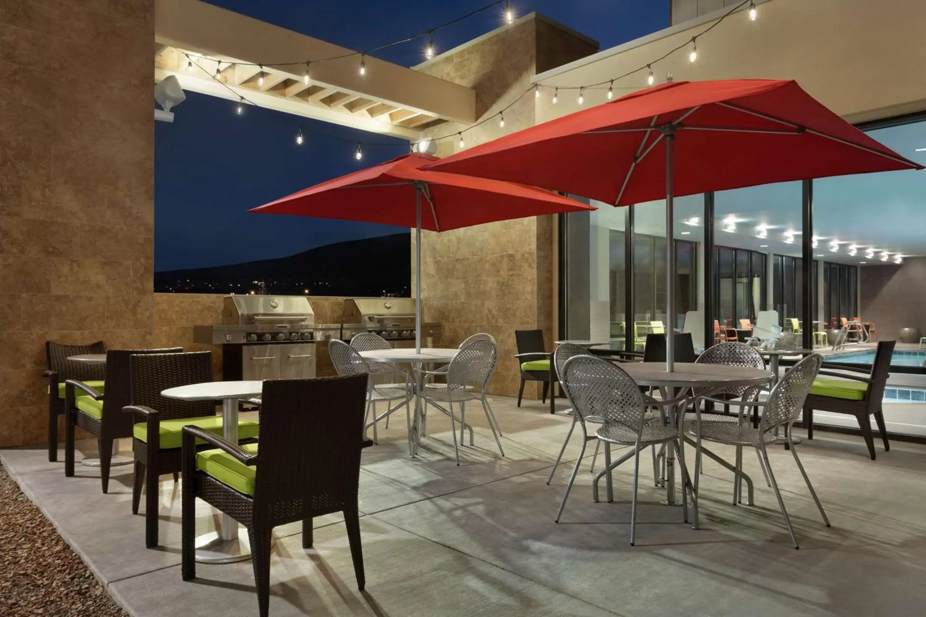 Patio, Restaurant/Places to Eat in Home2 Suites By Hilton Richland