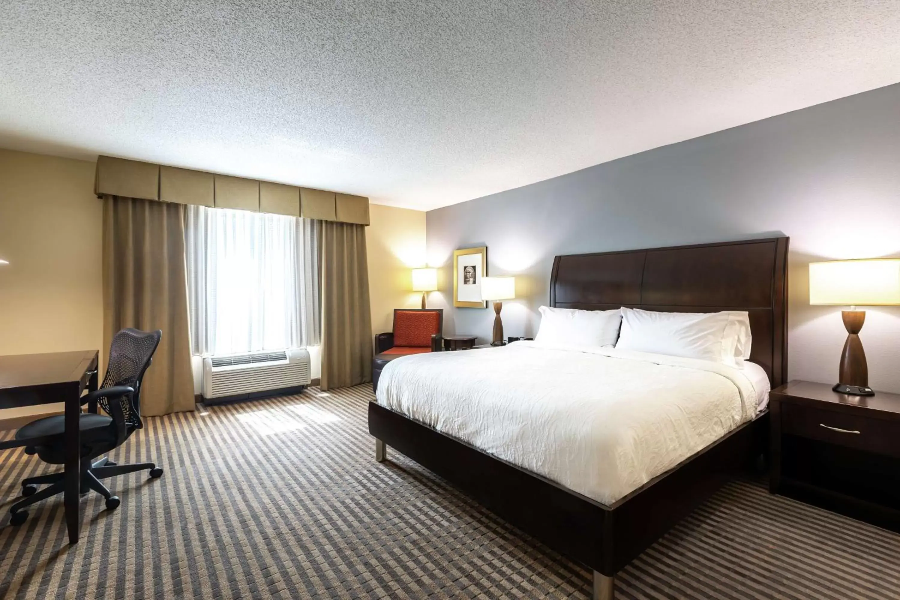 Bedroom, Bed in Hilton Garden Inn Atlanta Airport North