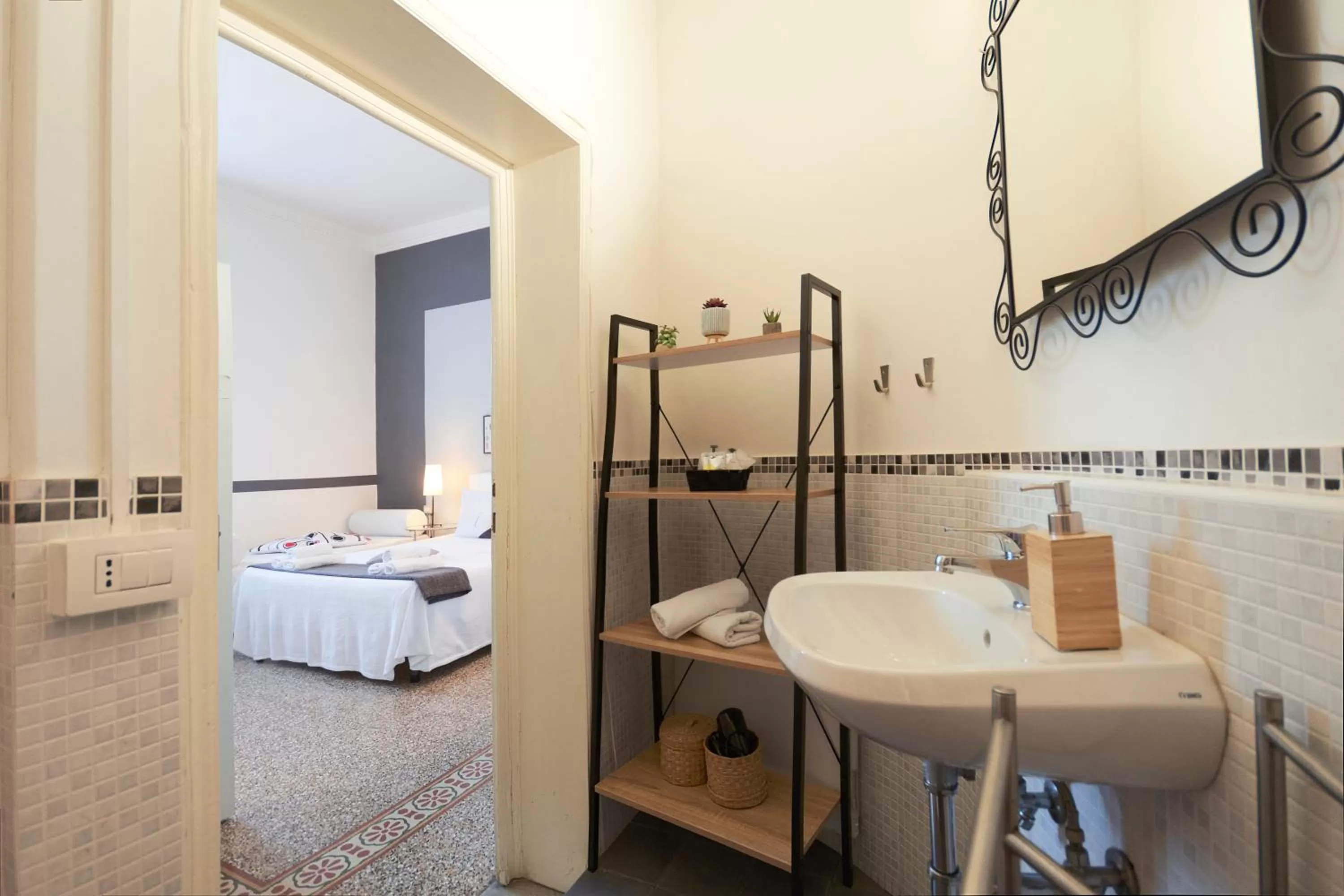 Bed in B&B In Centro