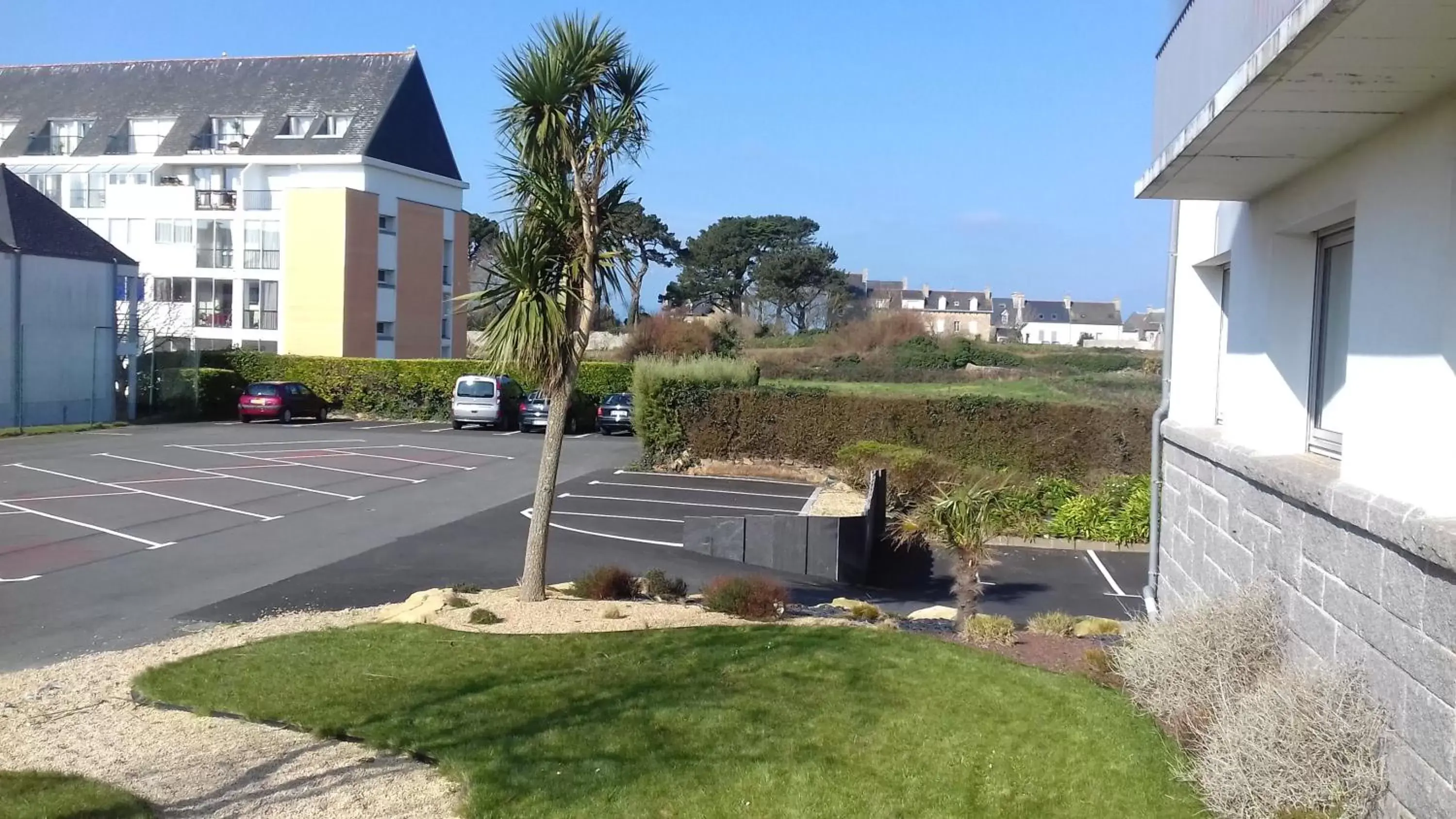 Property building in The Originals City, Hôtel Armen Le Triton, Roscoff Property building in The Originals City, Hôtel Armen Le Triton, Roscoff