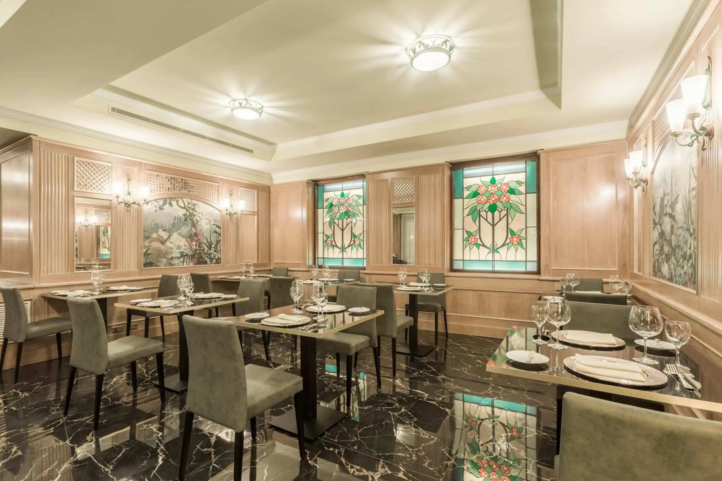 Restaurant/Places to Eat in Doria Grand Hotel
