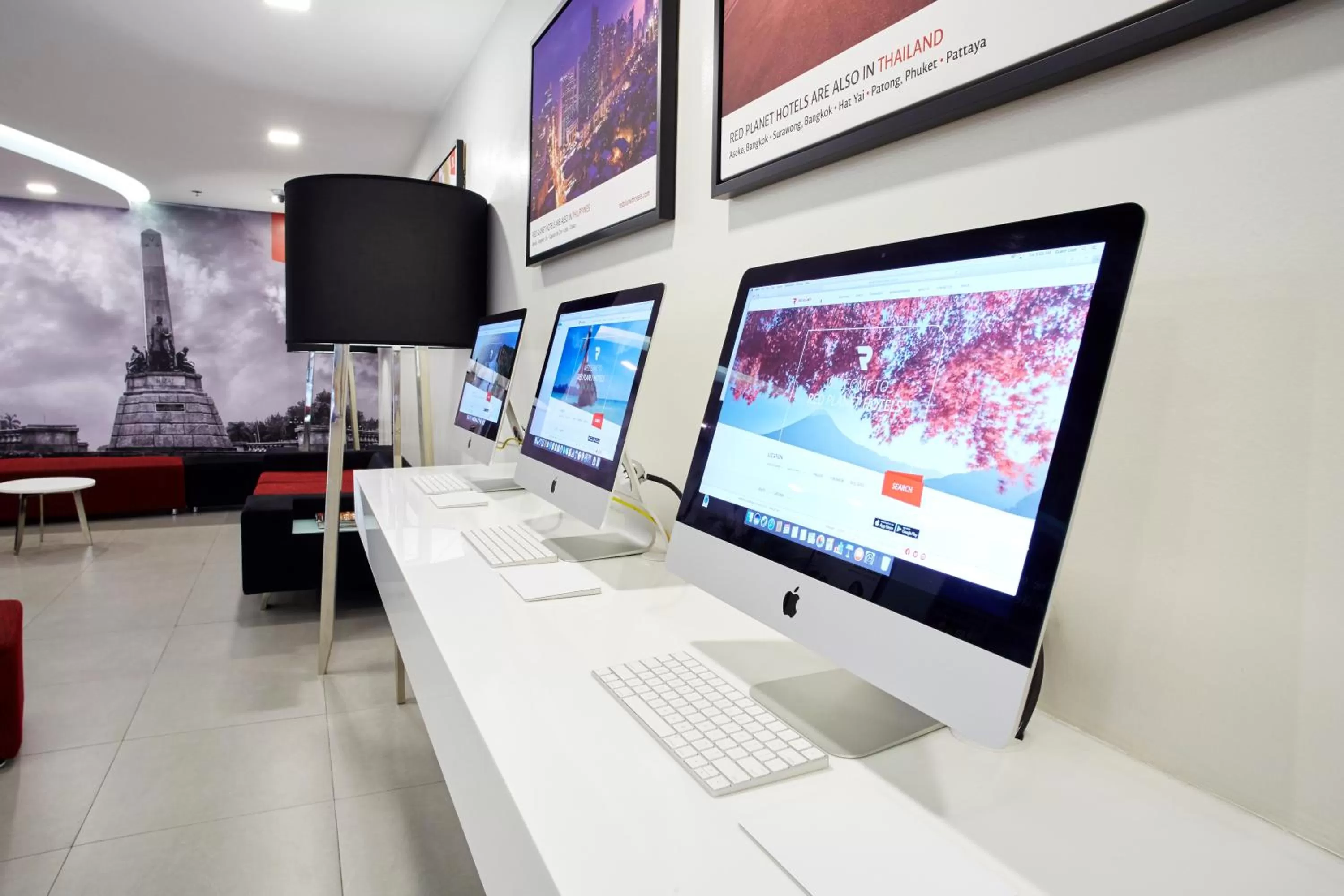 Lobby or reception in Red Planet Manila Malate Mabini