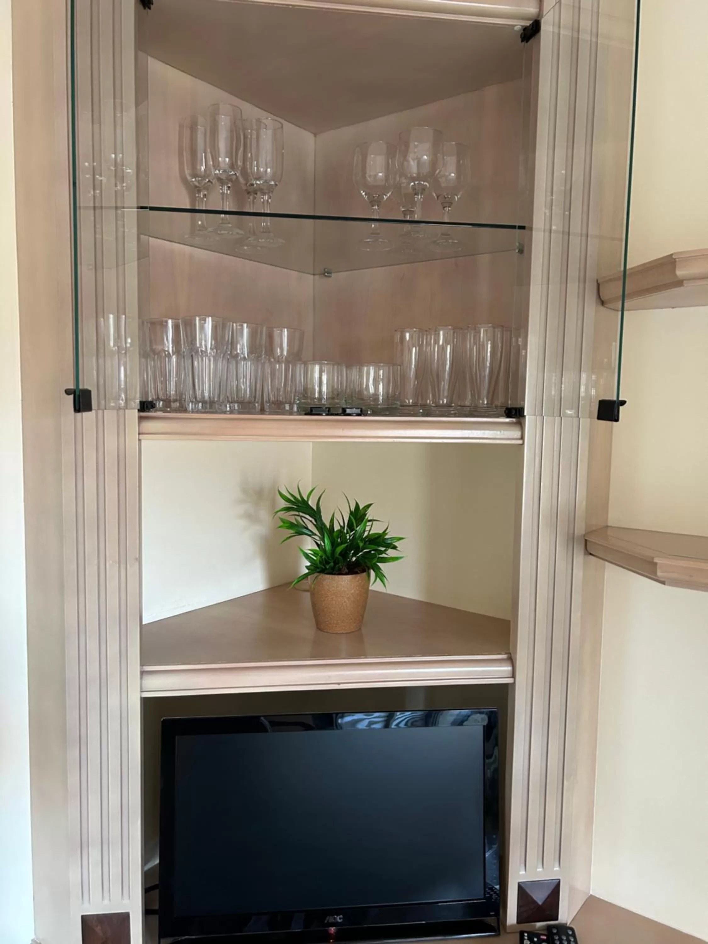 Kitchen or kitchenette in Golfinhos Apart Hotel