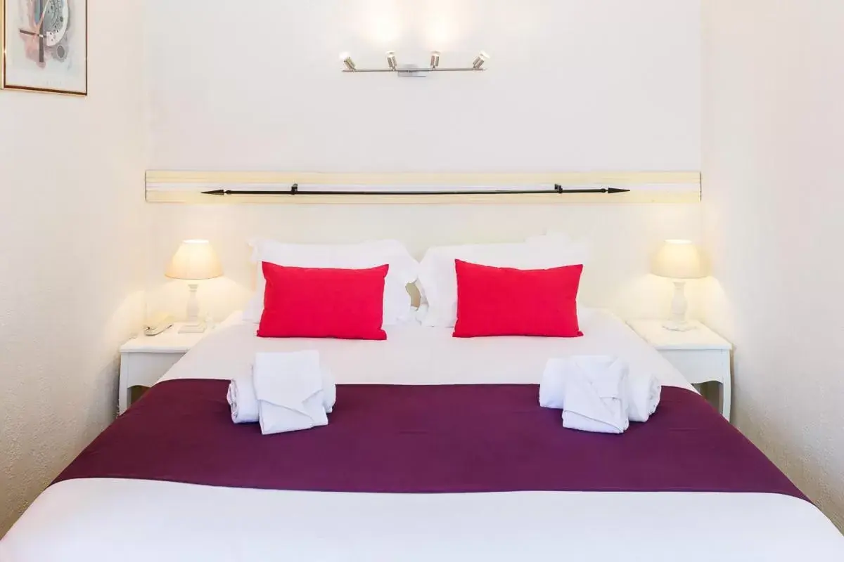Bed in Hôtel Les Liserons de Mougins