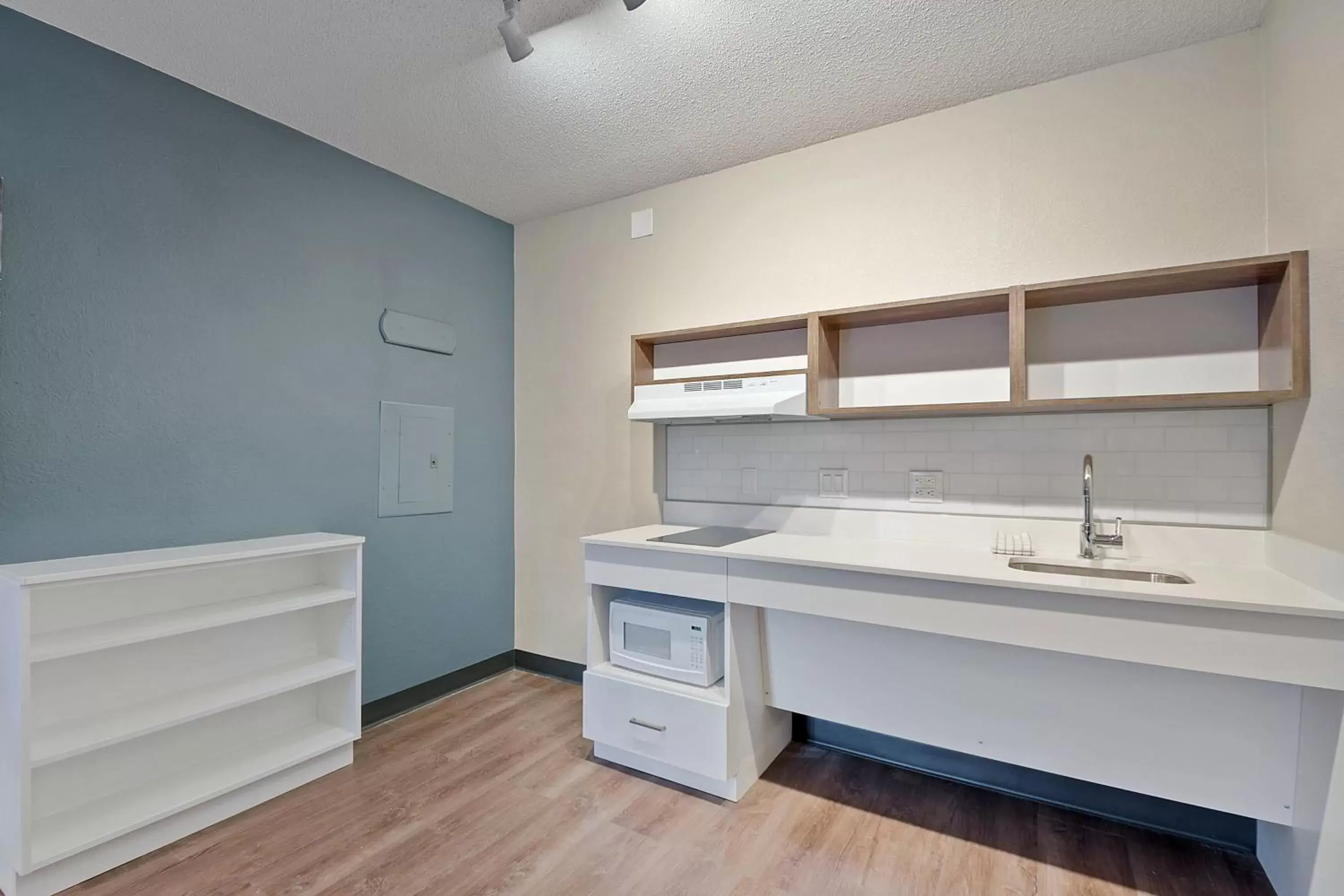 Kitchen or kitchenette, Bathroom in Extended Stay America Suites - Miami - Airport - Blue Lagoon