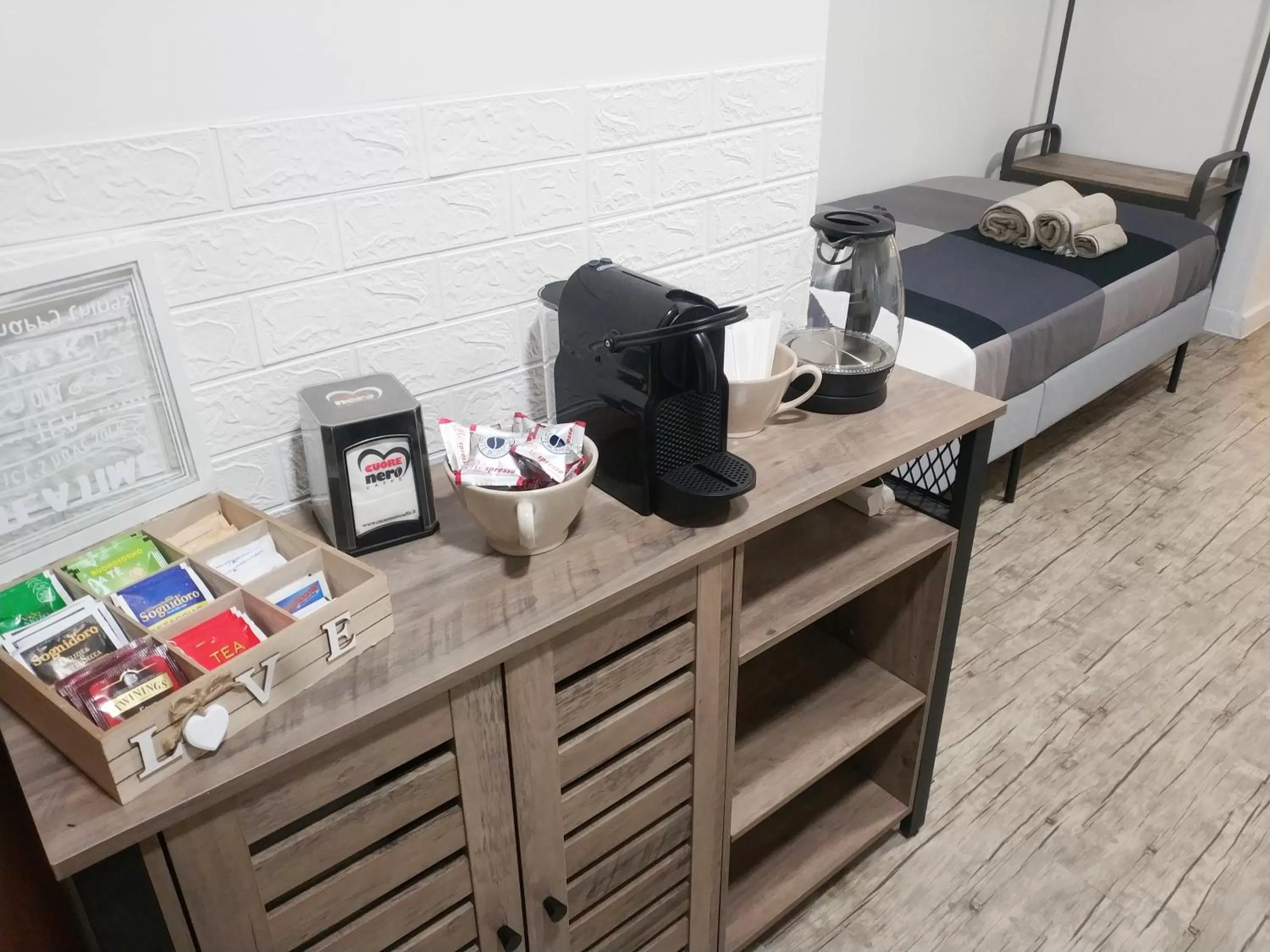 Coffee/tea facilities in Bed Napoli