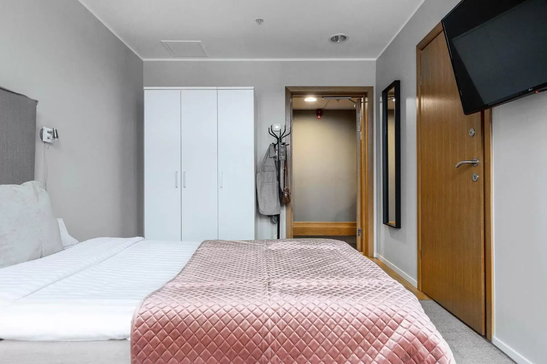 Bedroom, Bed in Biz Apartment Gärdet