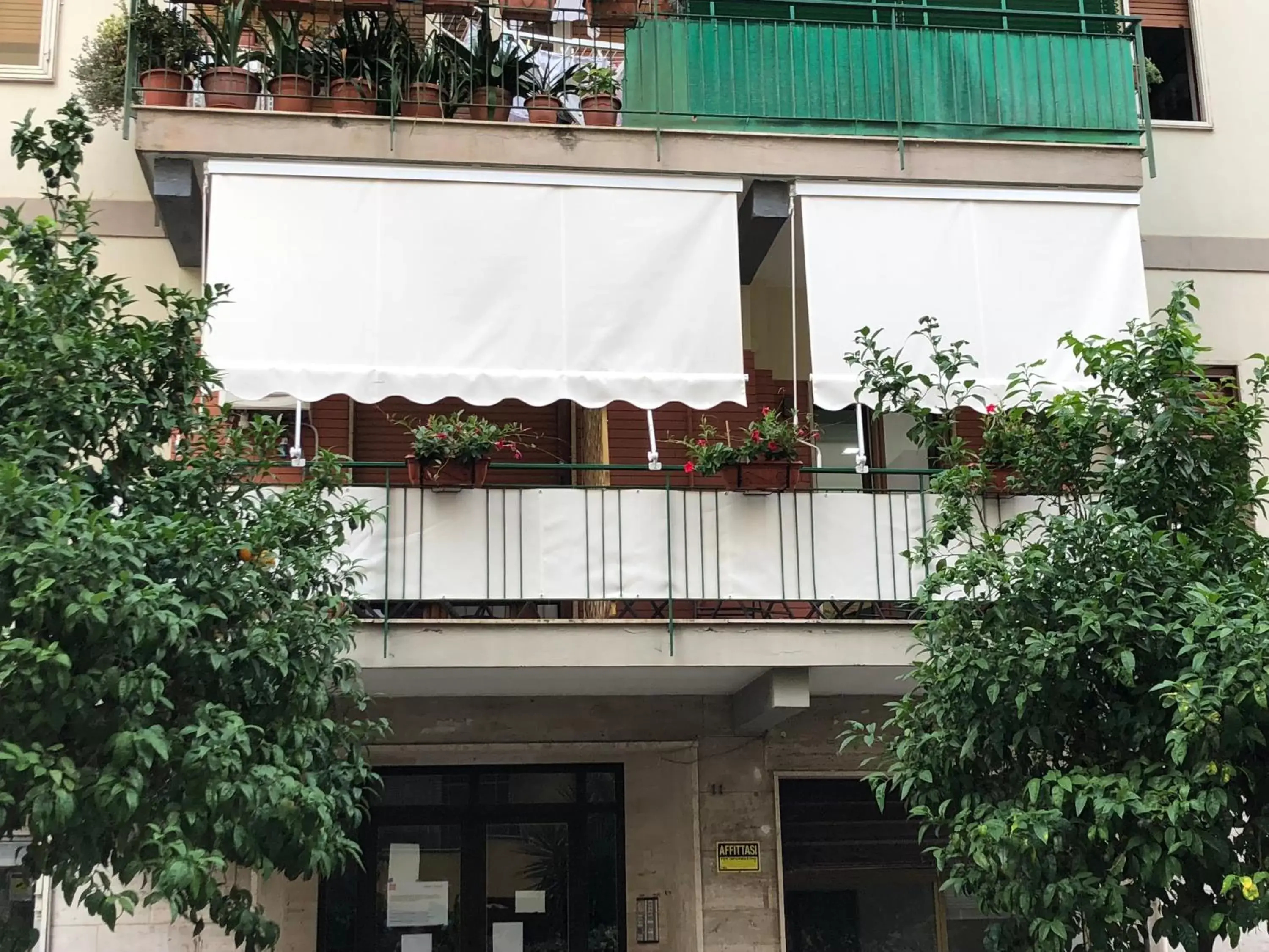 Facade/entrance in Sorrento Rooms