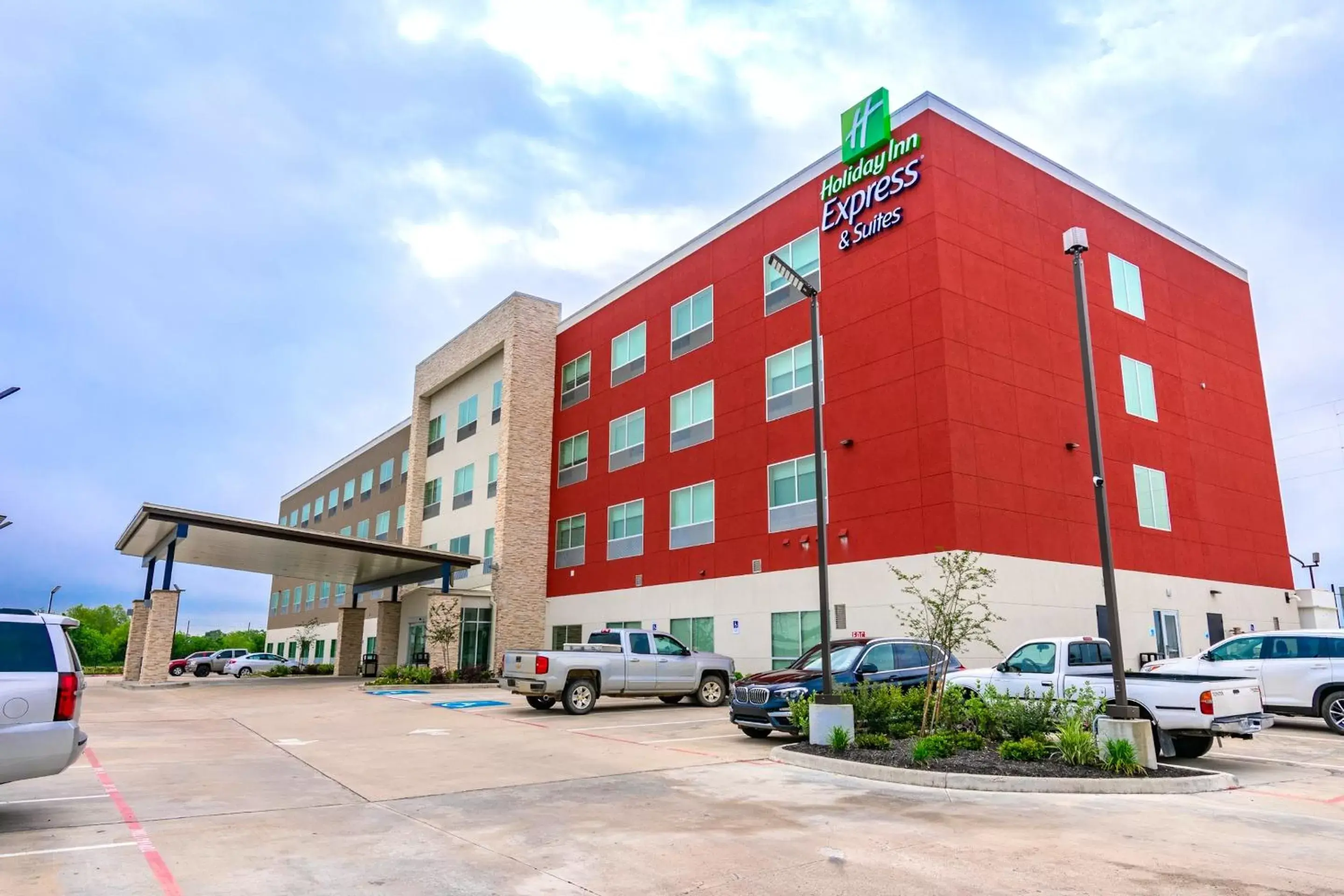 Property Building in Holiday Inn Express & Suites - Houston IAH - Beltway 8, an IHG Hotel