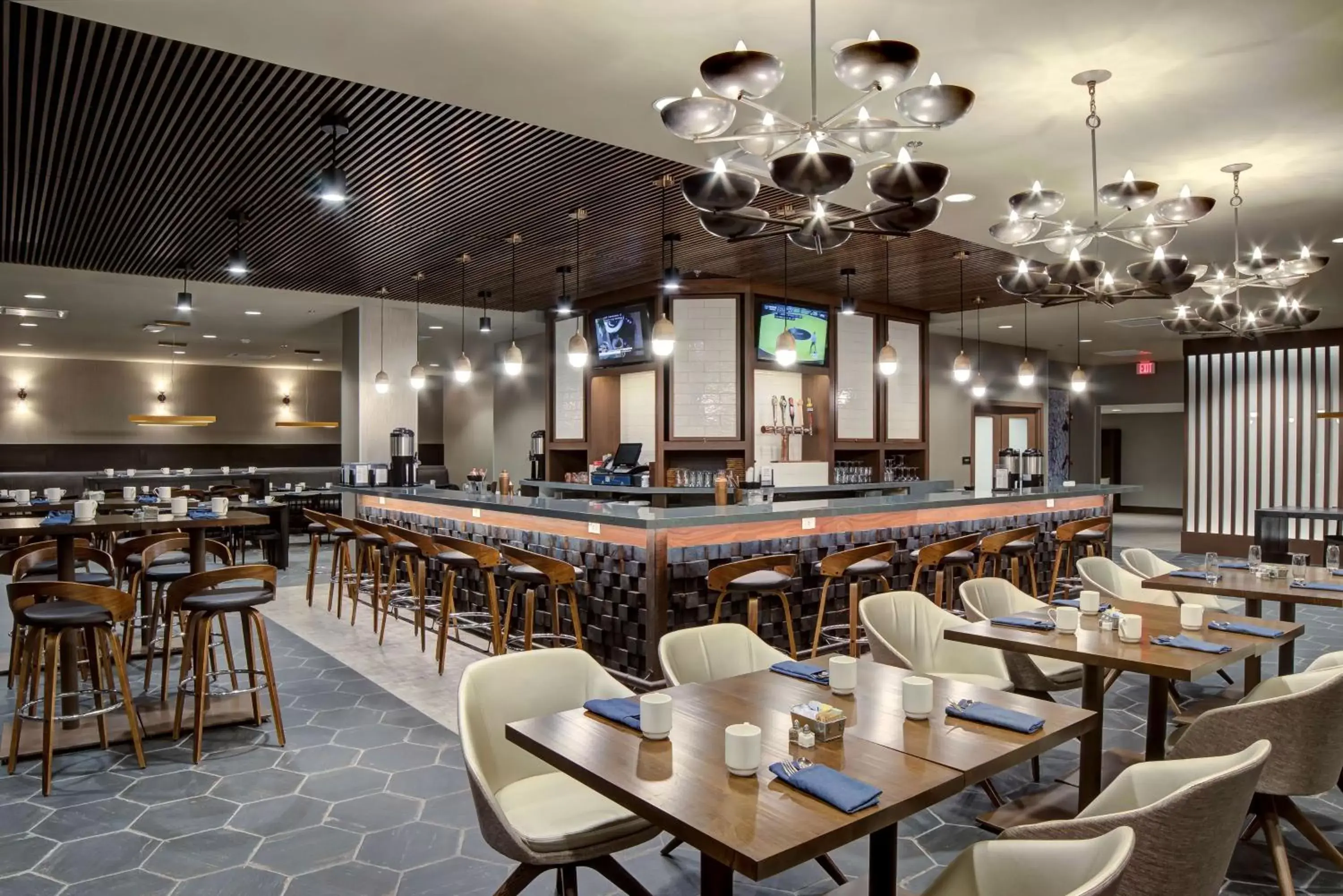 Restaurant/Places to Eat in Doubletree by Hilton Harrisonburg
