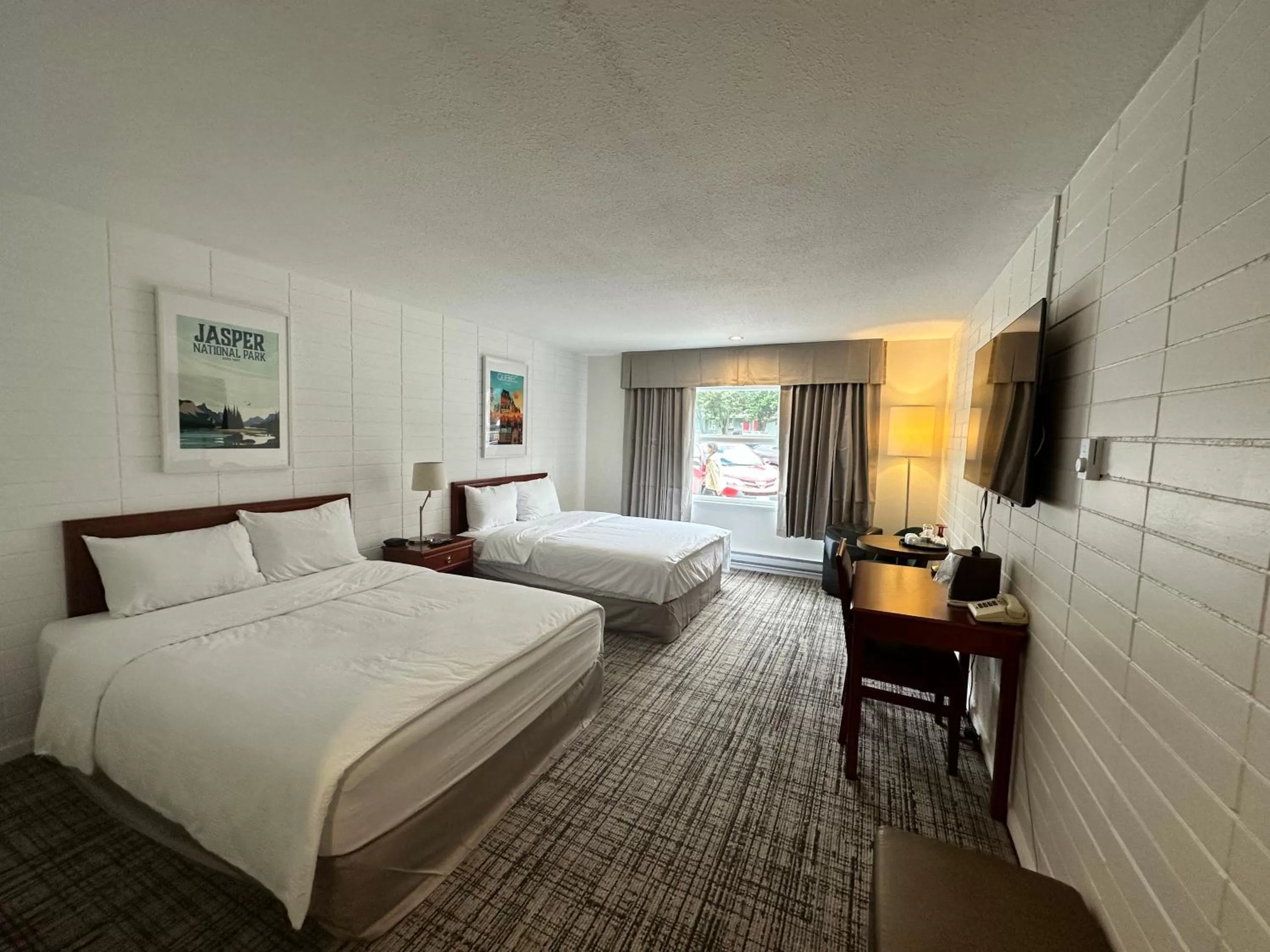 Photo of the whole room, Bed in August Jack Inn