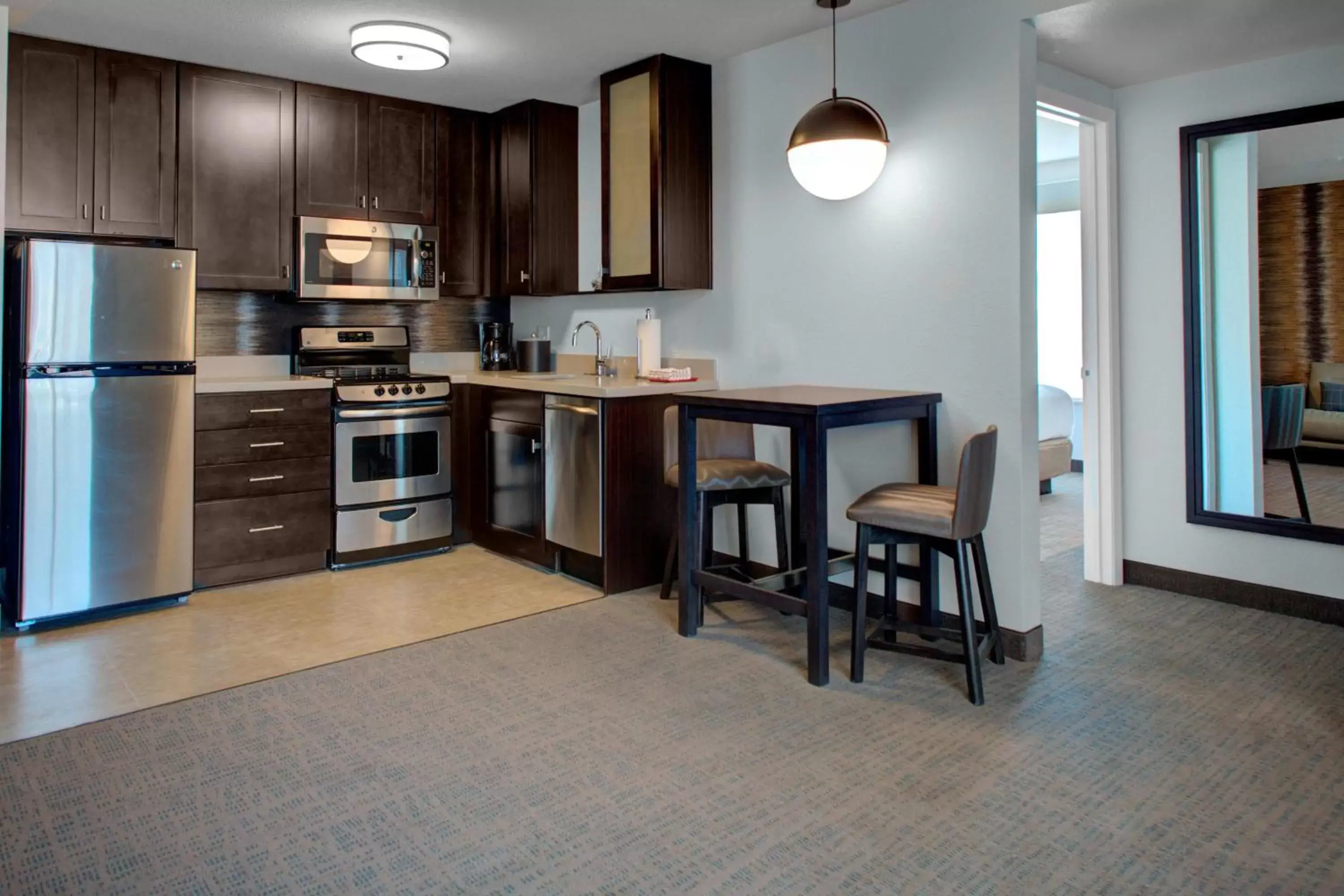 Bedroom, Kitchen/Kitchenette in Residence Inn by Marriott Boulder Broomfield/Interlocken