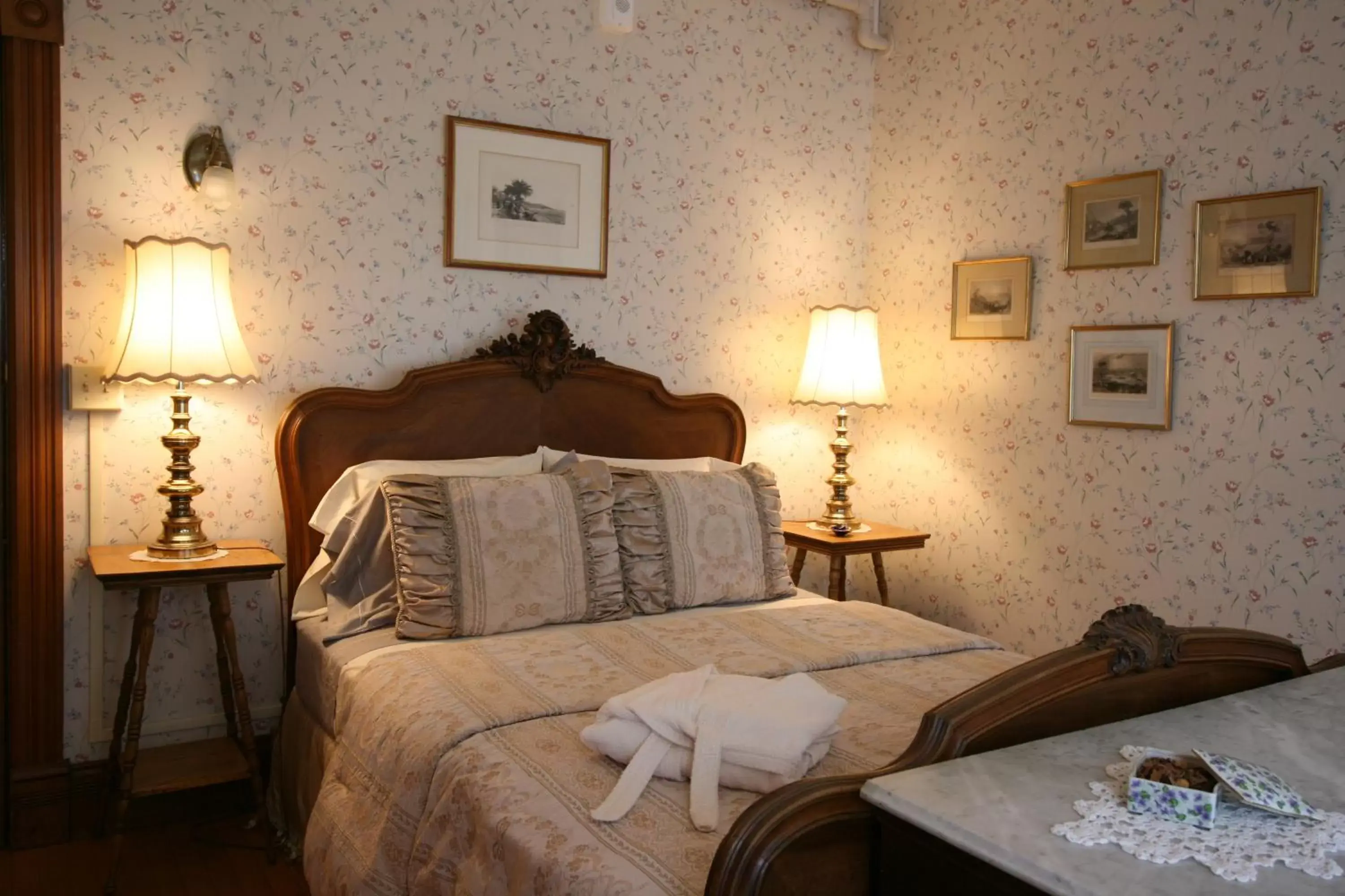 Deluxe Queen Room in The Governor's Inn Deluxe Queen Room in The Governor's Inn