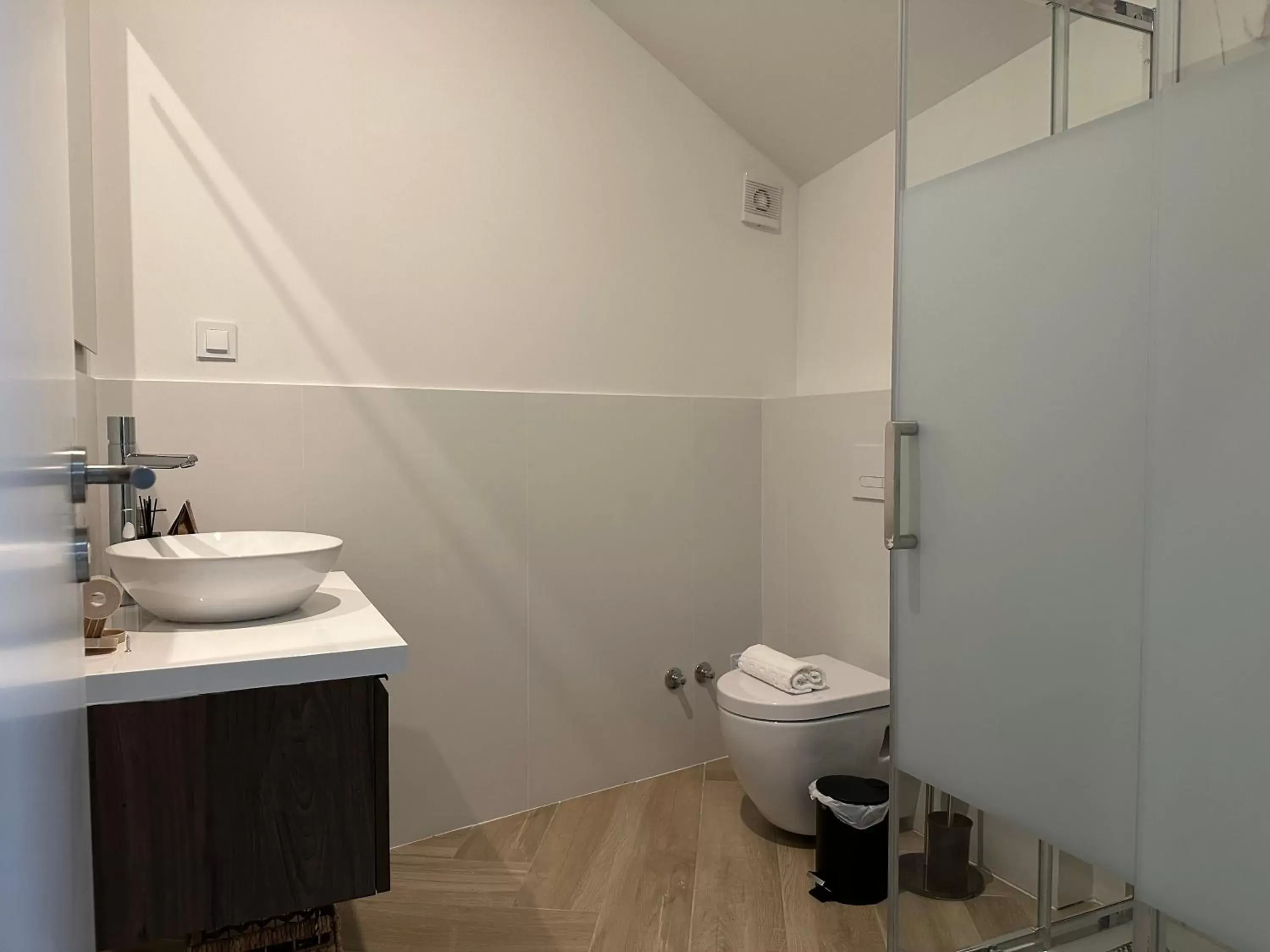 Toilet, Bathroom in Guest House Jacarandá Faro