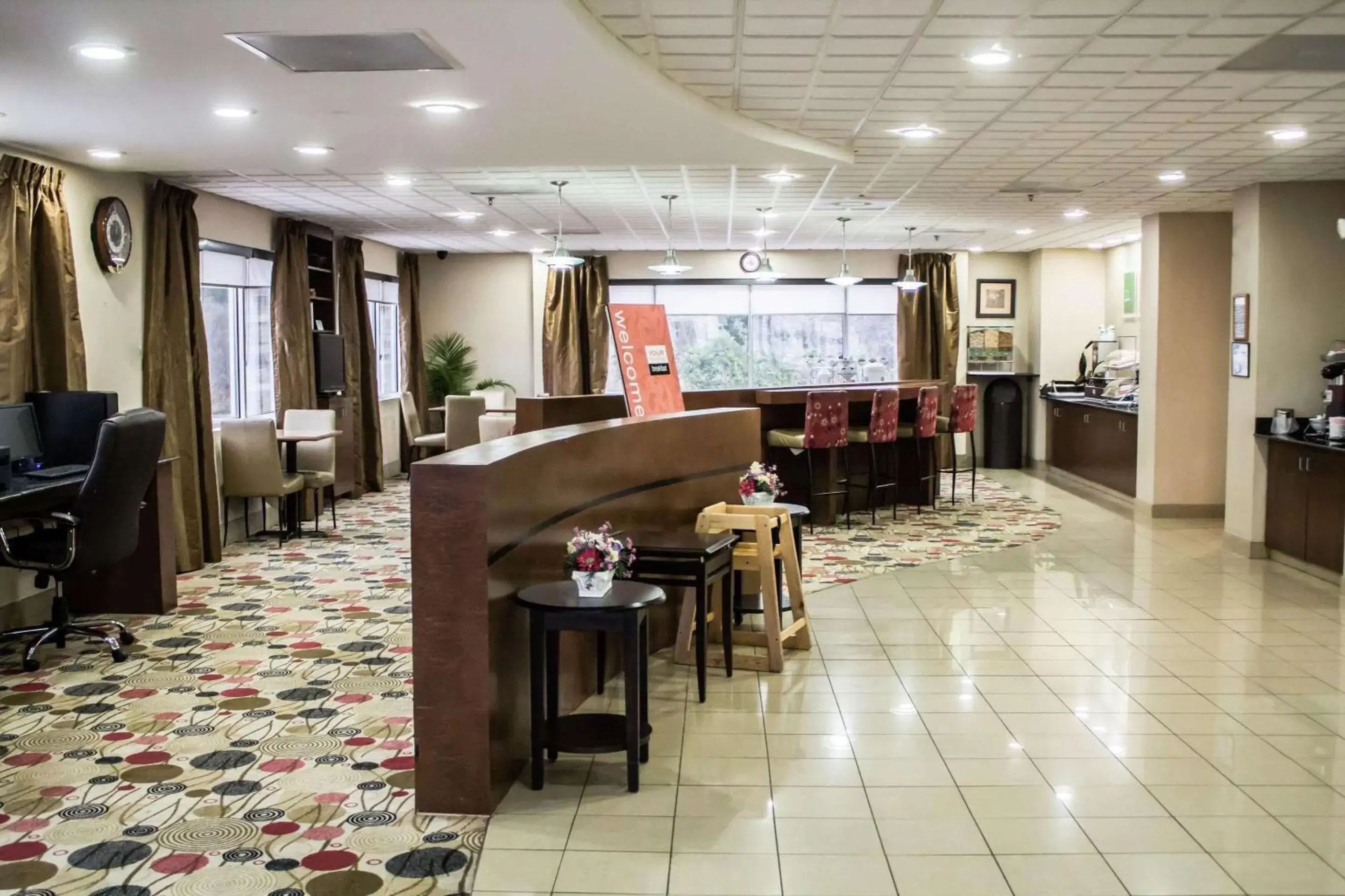 Lobby or reception, Restaurant/Places to Eat in Comfort Suites Brunswick