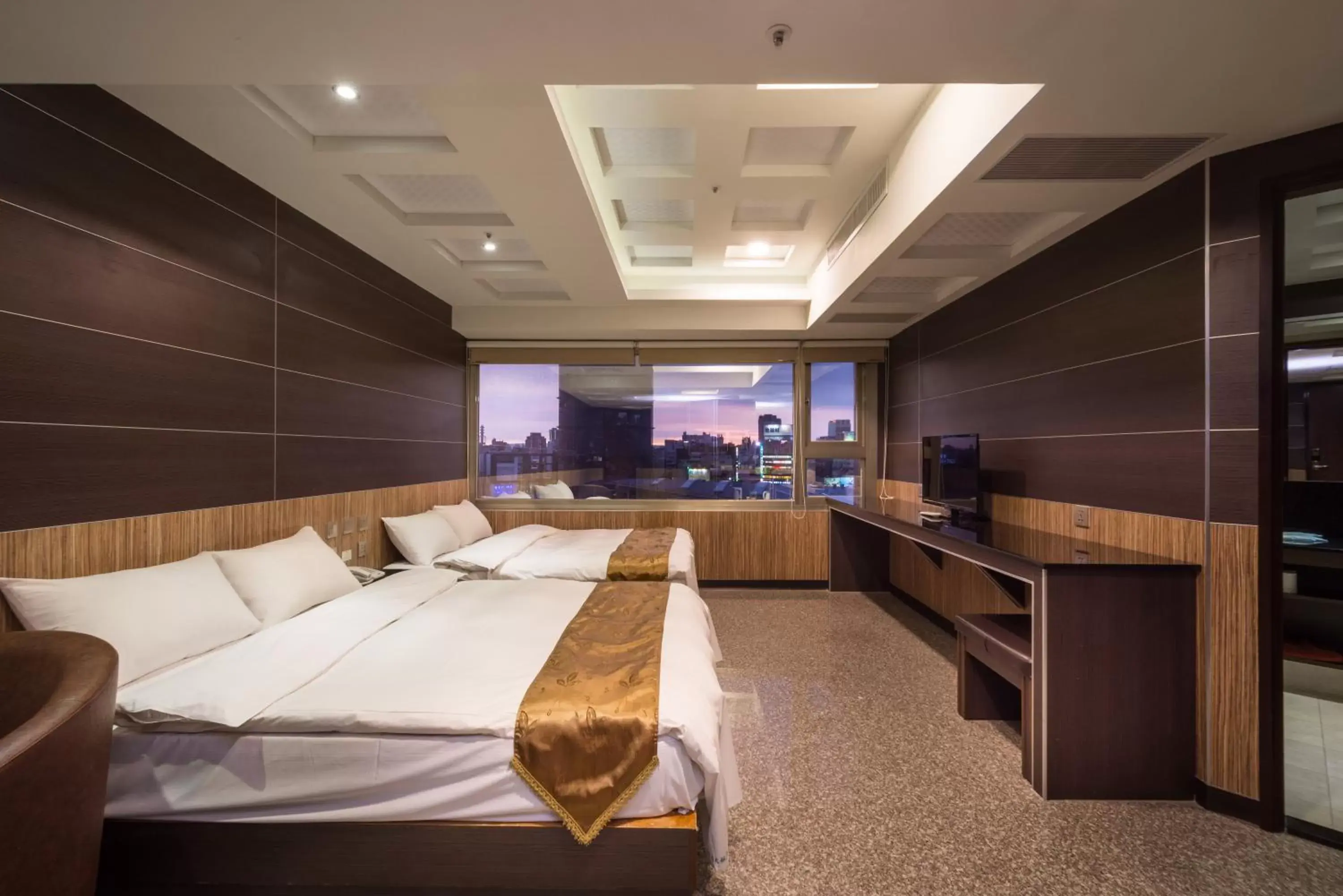 TV and multimedia, Bed in Twinstar Hotel TV and multimedia, Bed in Twinstar Hotel