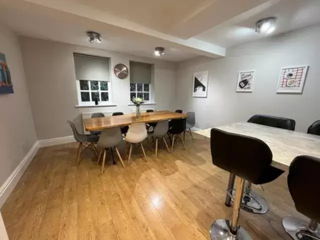 Seating area, Dining Area in Goodramgate Apartments